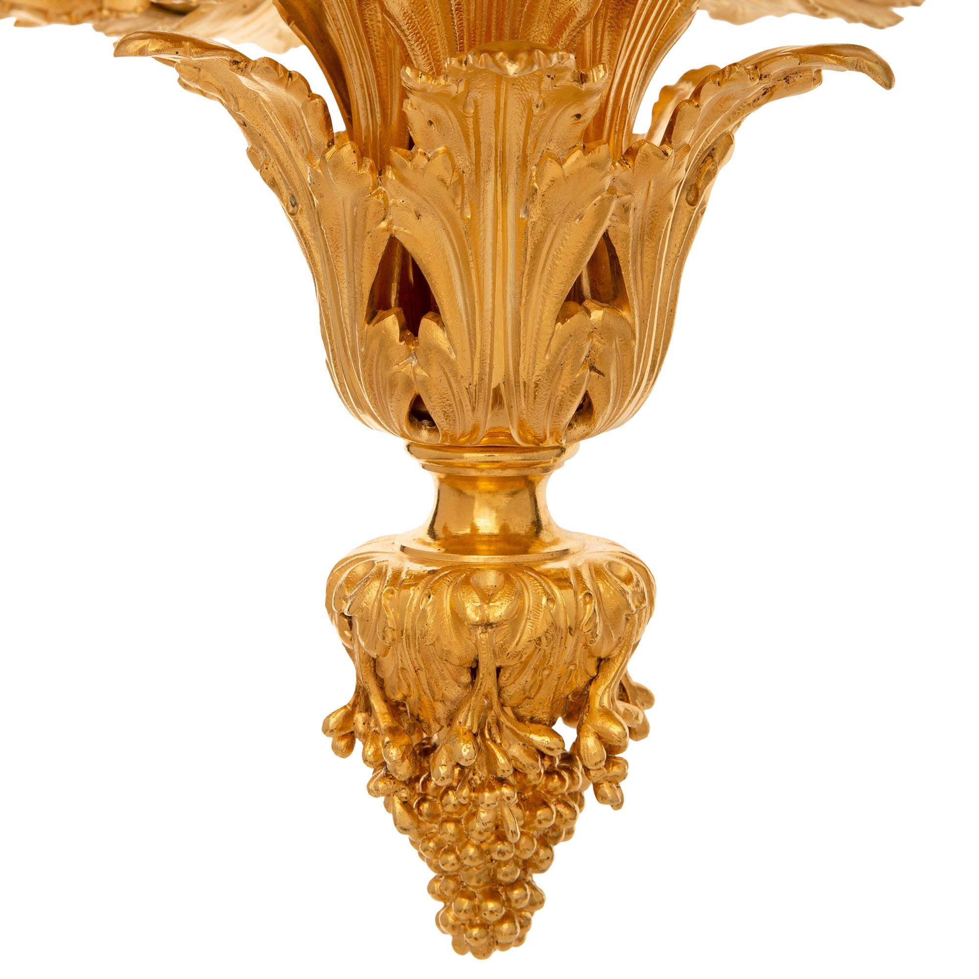 Lustres en bronze doré et verre dépoli de style Louis XVI du 19e siècle. en vente 2