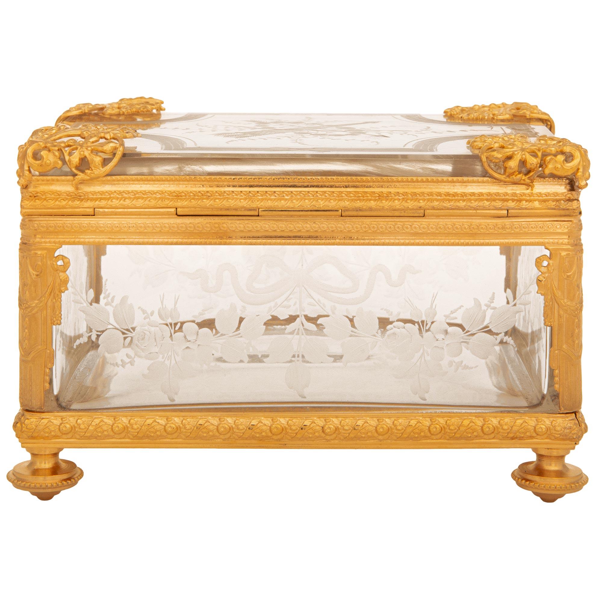 Verre Boîte française du 19ème siècle de style Louis XVI en bronze doré et verre en vente