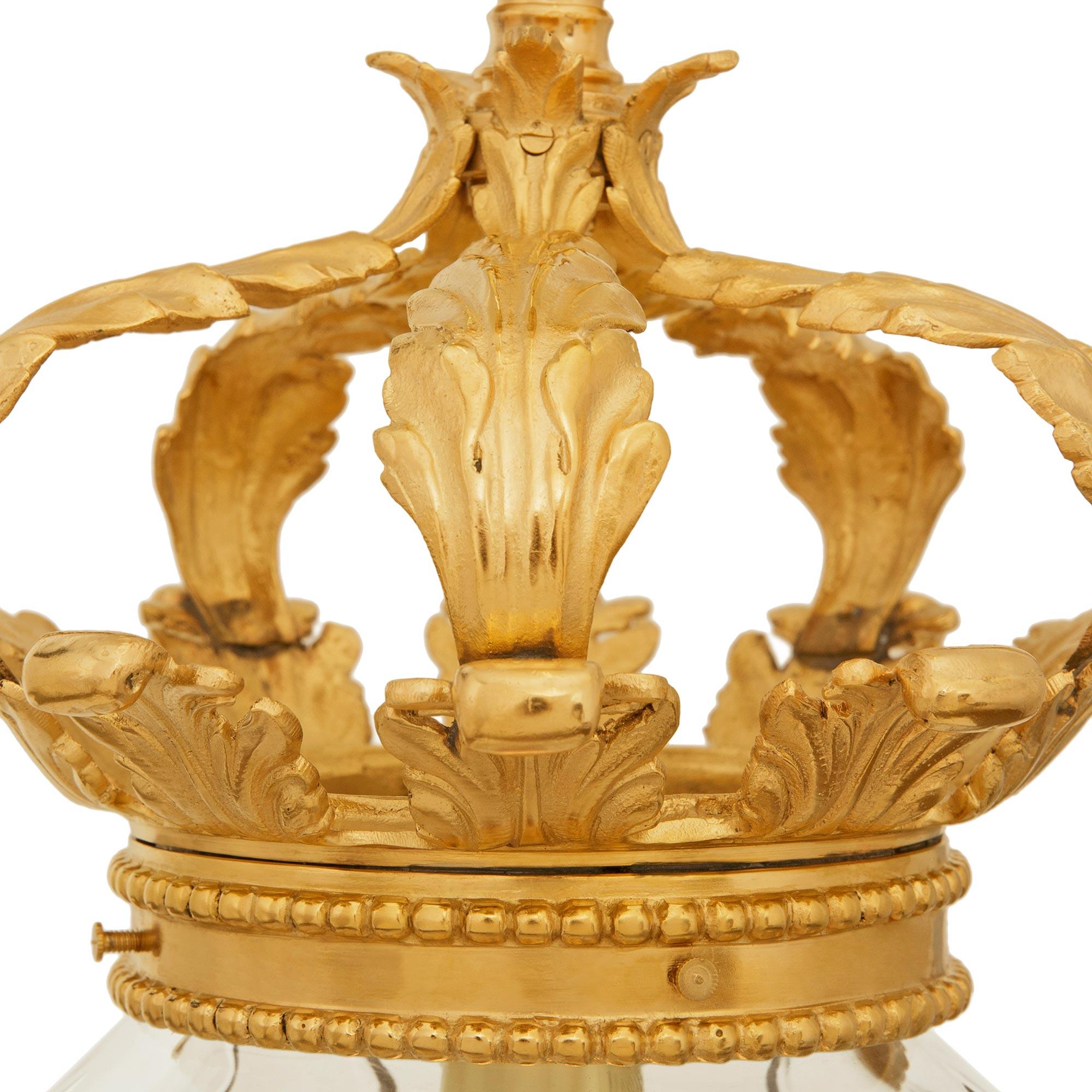 Verre Lanterne française du XIXe siècle de style Louis XVI en bronze doré et verre en vente