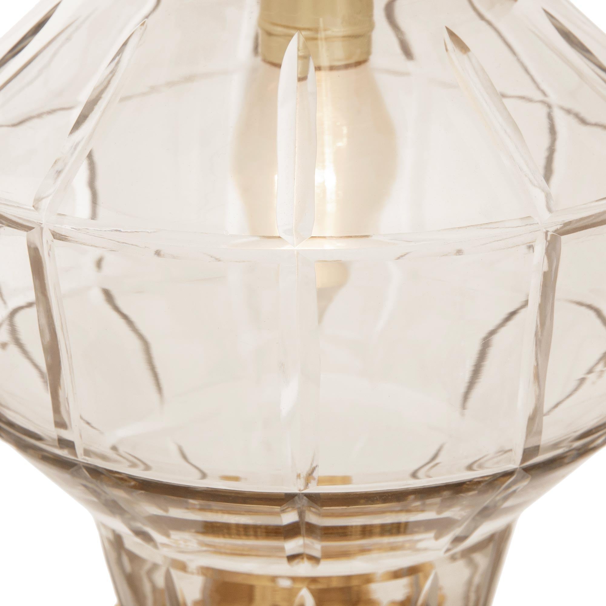 Lanterne française du XIXe siècle de style Louis XVI en bronze doré et verre en vente 1