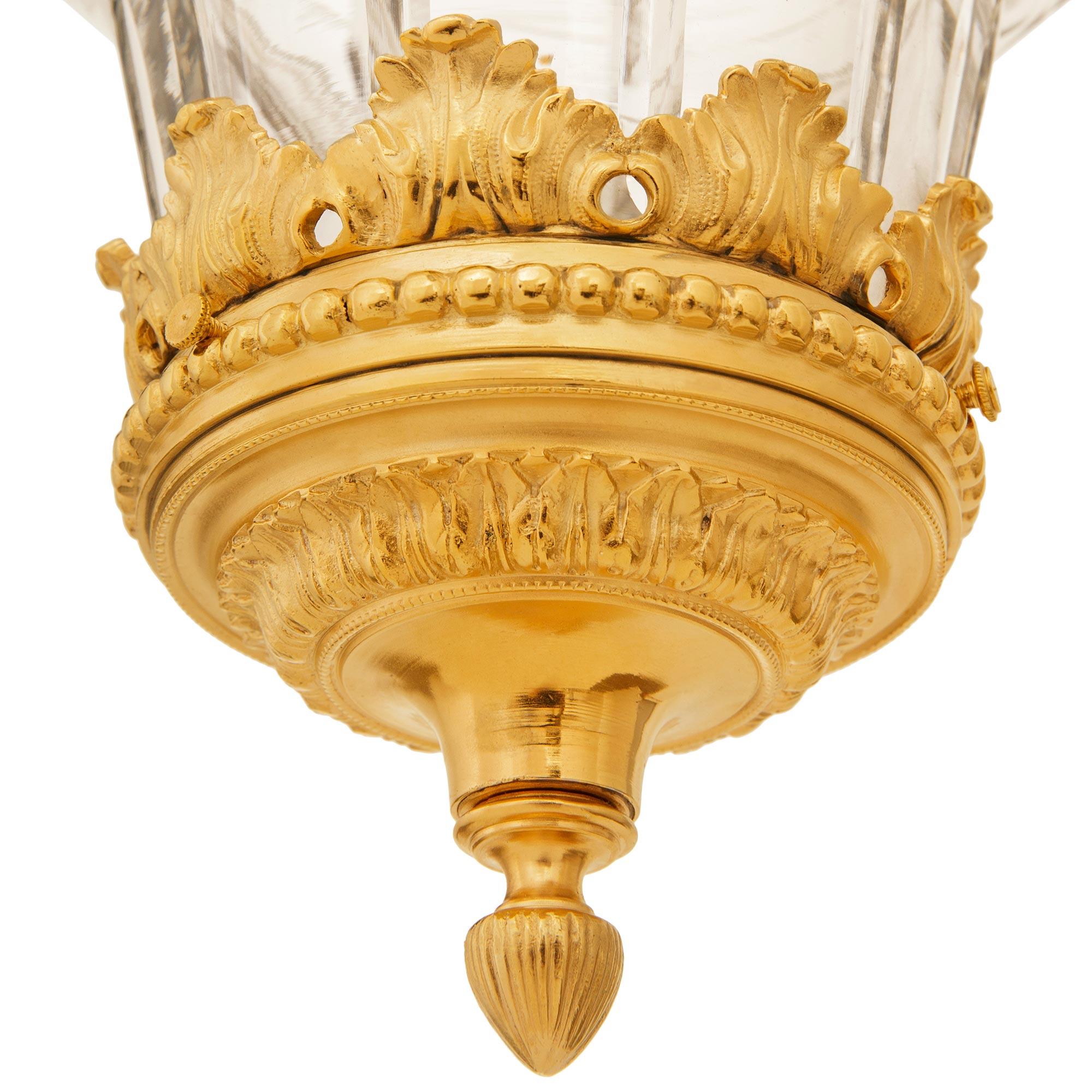 Lanterne française du XIXe siècle de style Louis XVI en bronze doré et verre en vente 2
