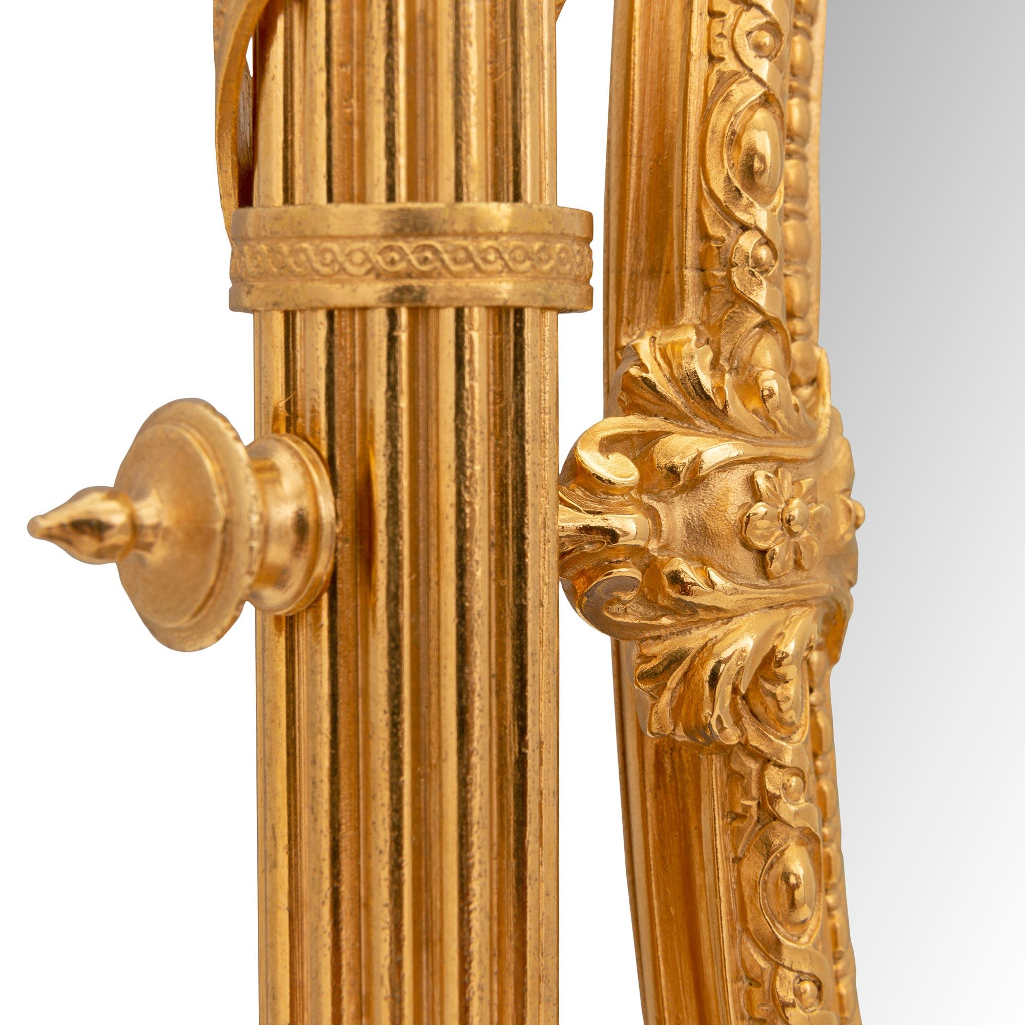 Espejo de tocador francés del siglo XIX con ormolu y mármol lapislázuli de San Luis XVI en venta 1