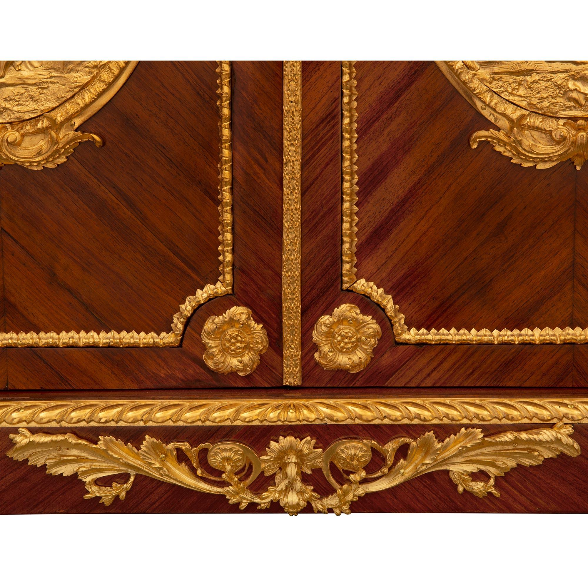 Louis XVI-Schrank aus Goldbronze und Marmor, signiert Befort Jeune, Frankreich, 19. Jahrhundert im Angebot 7