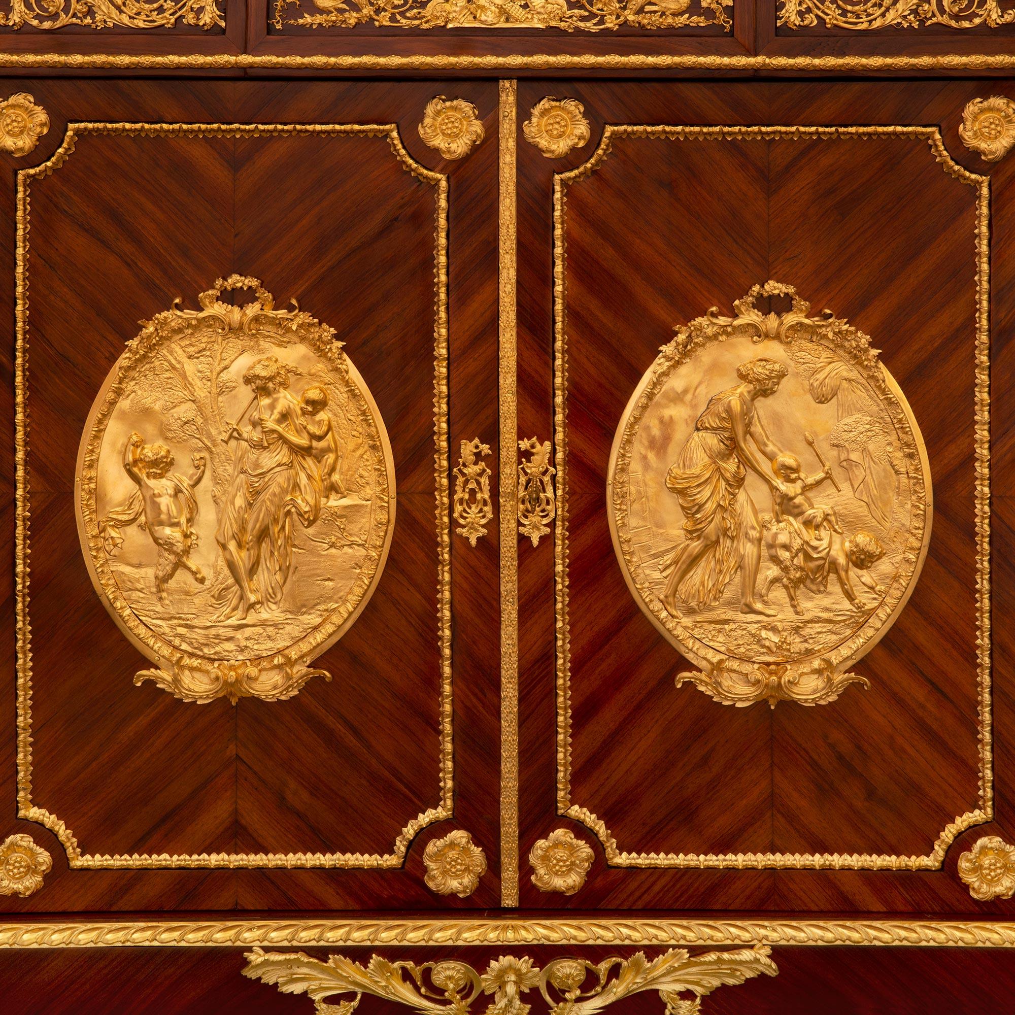 Louis XVI-Schrank aus Goldbronze und Marmor, signiert Befort Jeune, Frankreich, 19. Jahrhundert im Angebot 2