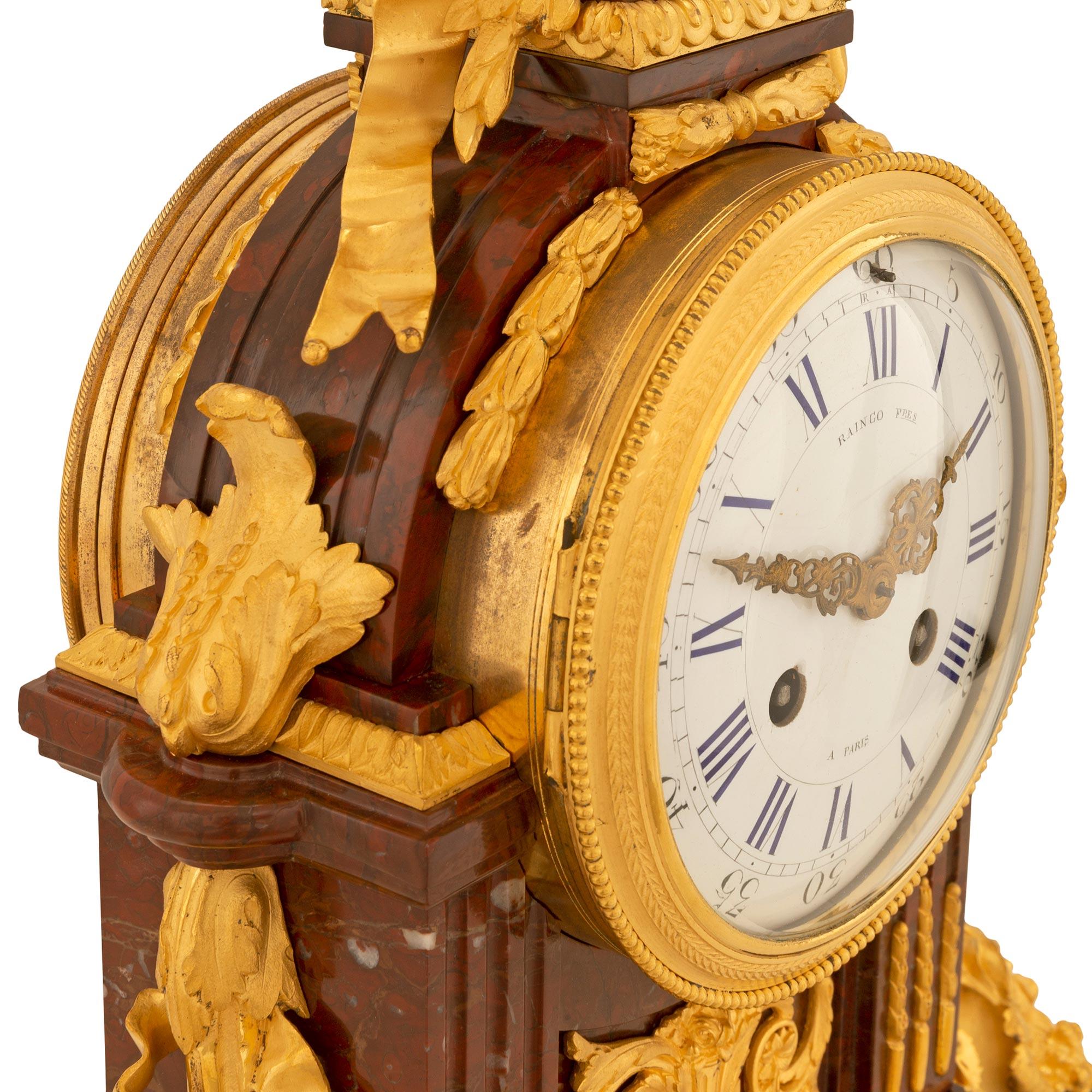 Francese Orologio francese del XIX secolo Luigi XVI in marmo e ormolatura firmato Raingo Frères in vendita