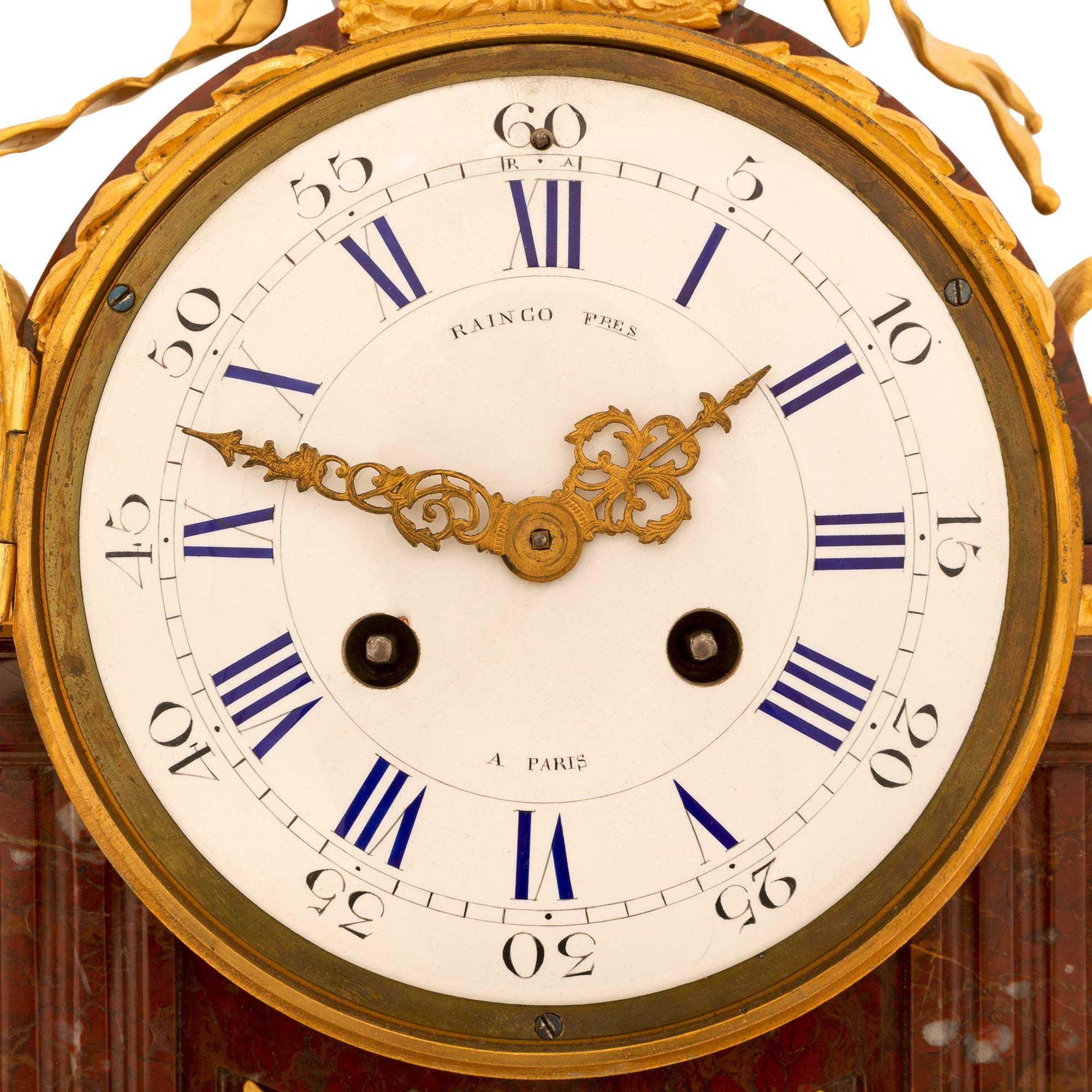 Französisch 19. Jahrhundert Louis XVI St. Ormolu und Marmor Uhr Signiert Raingo Frères (Goldbronze) im Angebot