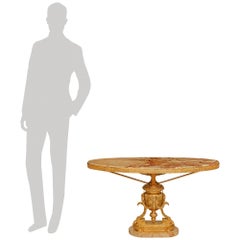 Table basse française du XIXe siècle, de style Louis XVI, en bronze doré et marbre