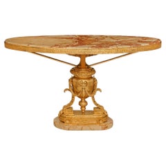 Table basse française du XIXe siècle, de style Louis XVI, en bronze doré et marbre