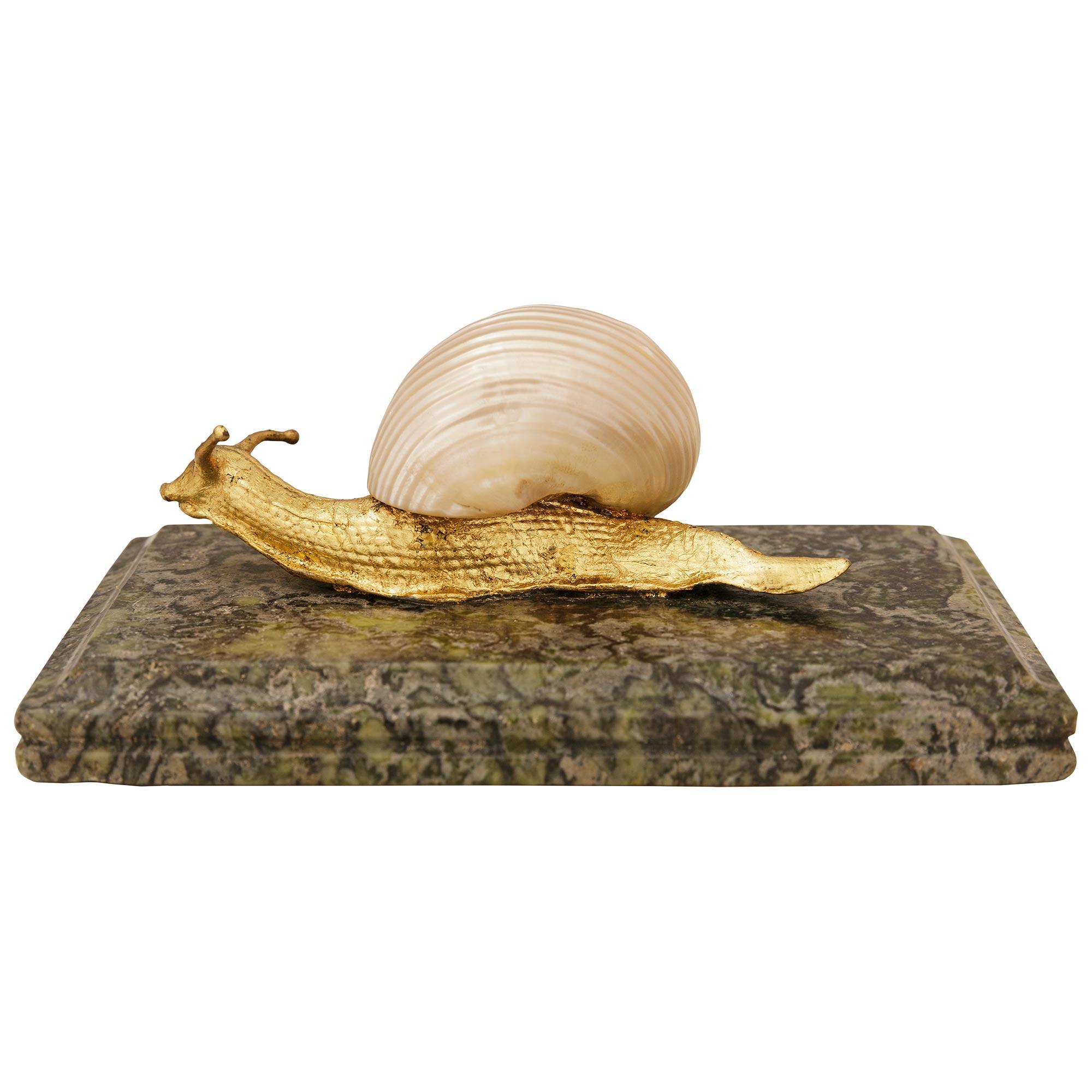 Fermacarte a chiocciola in marmo e ormolu francese del XIX secolo Louis XVI st. in vendita 2
