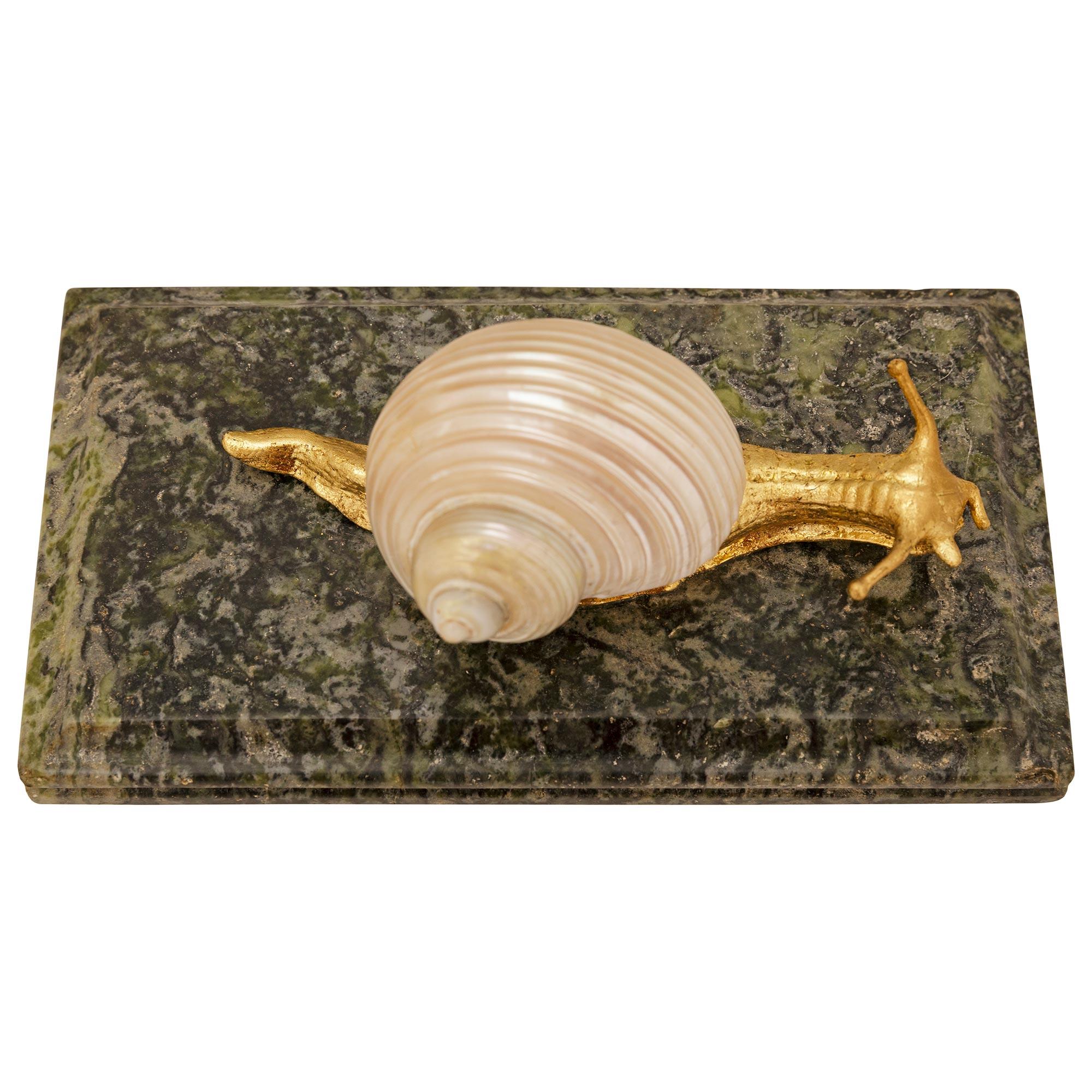 Fermacarte a chiocciola in marmo e ormolu francese del XIX secolo Louis XVI st. in vendita 3