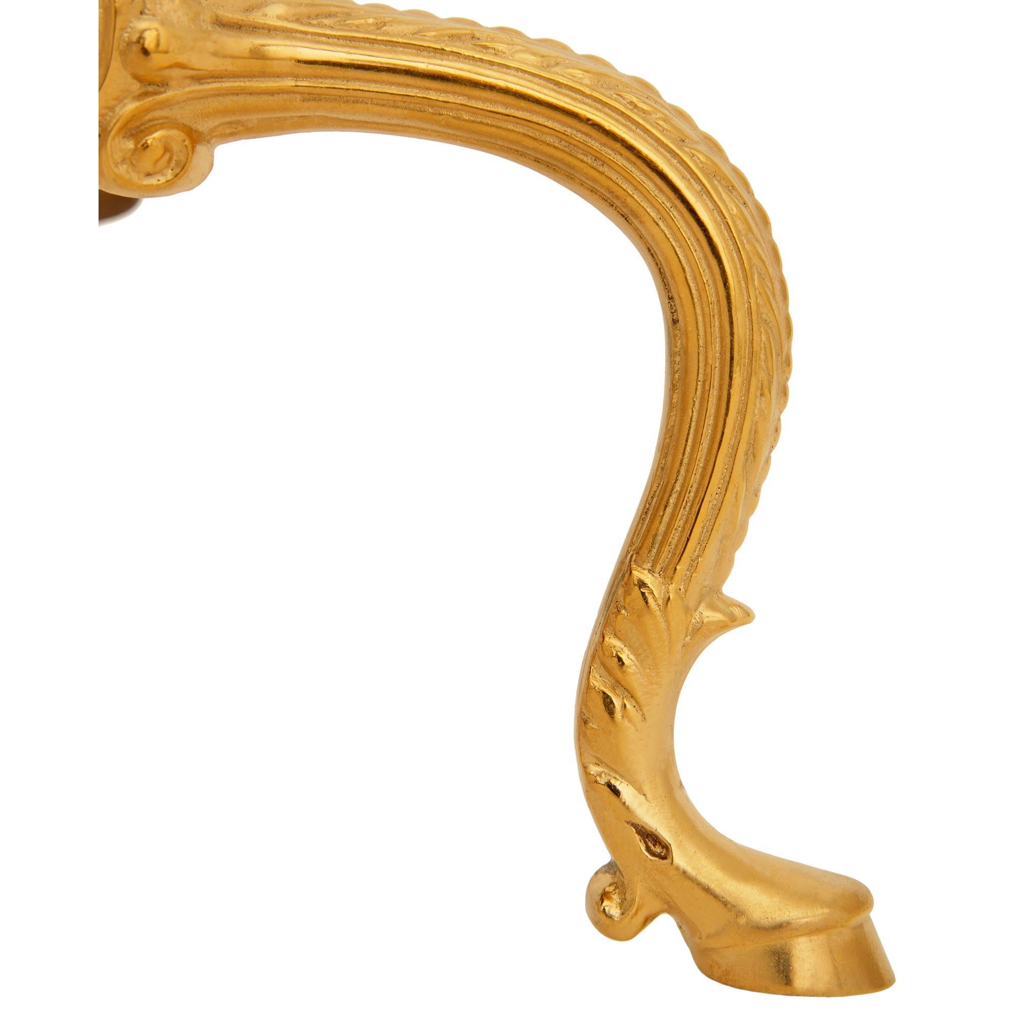 Androni francesi del XIX secolo in stile Luigi XVI in ormolu e onice e parafuoco in vendita 7