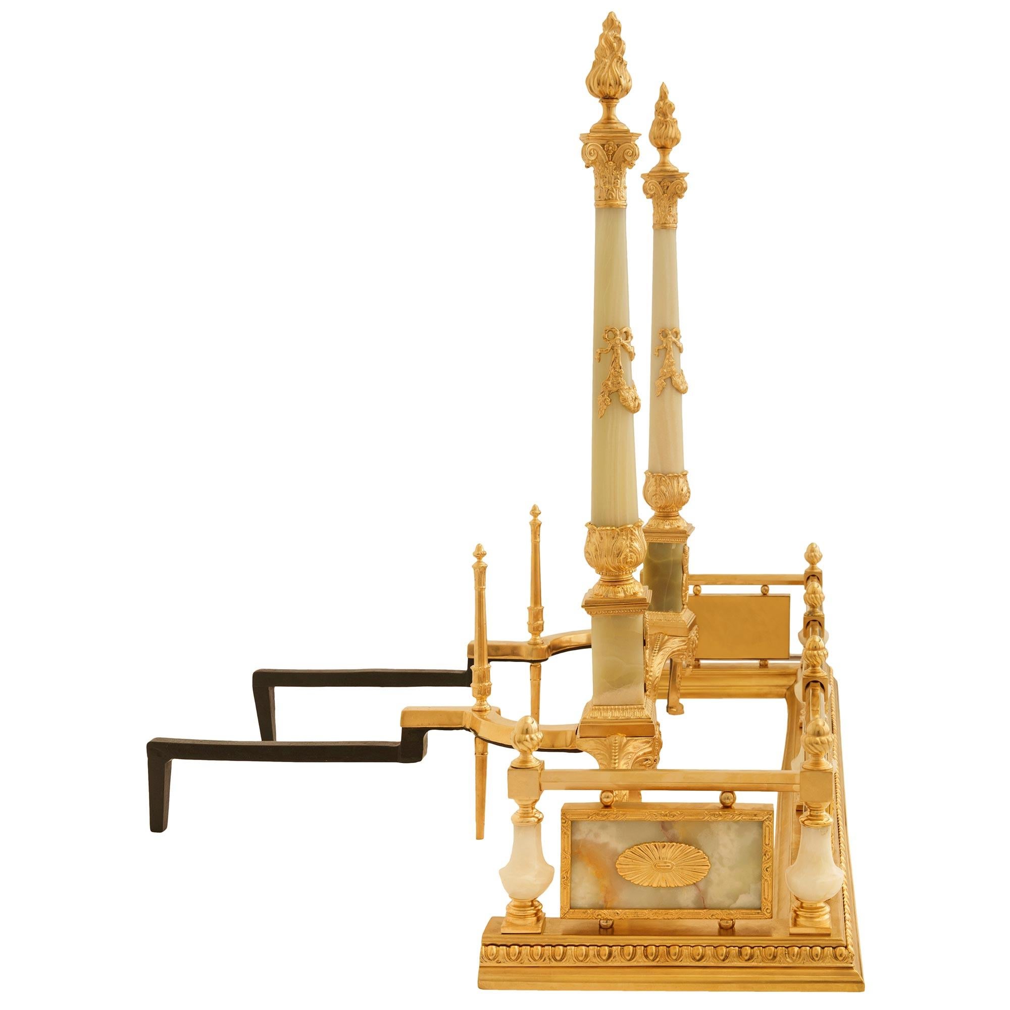 Androni francesi del XIX secolo in stile Luigi XVI in ormolu e onice e parafuoco In condizioni buone in vendita a West Palm Beach, FL