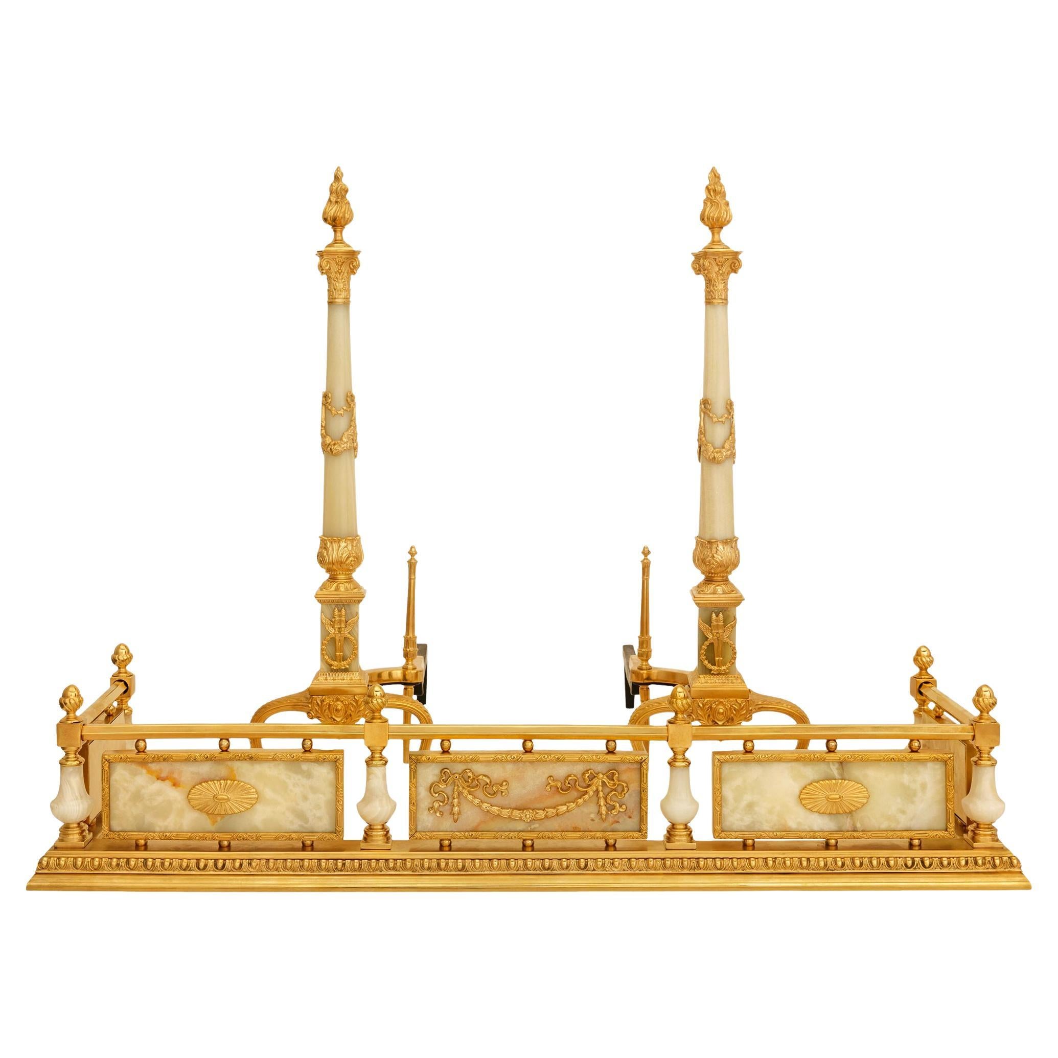 Androni francesi del XIX secolo in stile Luigi XVI in ormolu e onice e parafuoco in vendita