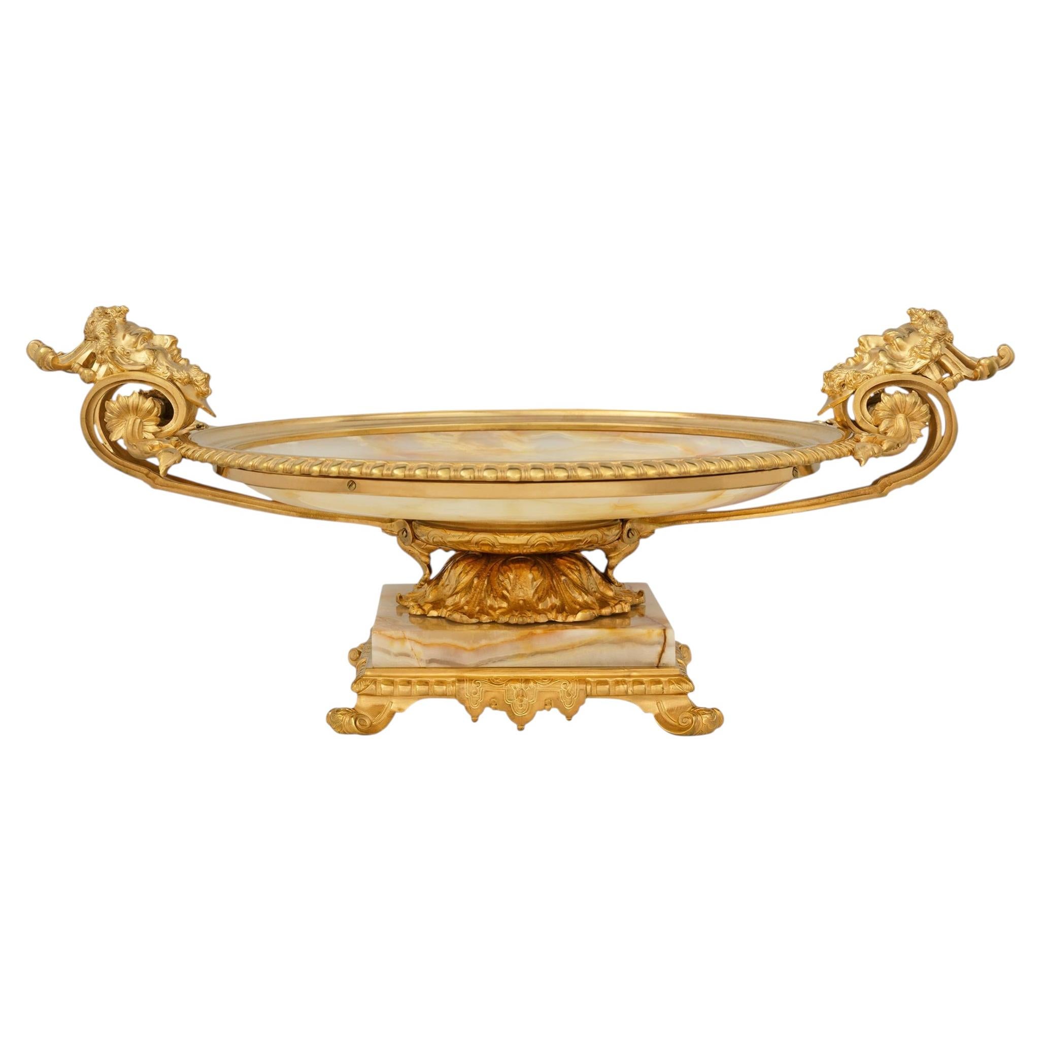 Centro de mesa francés del siglo XIX, estilo Luis XVI, de ormolu y ónice