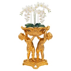 Centre de table français du 19ème siècle de style Louis XVI en bronze patiné et ormolu