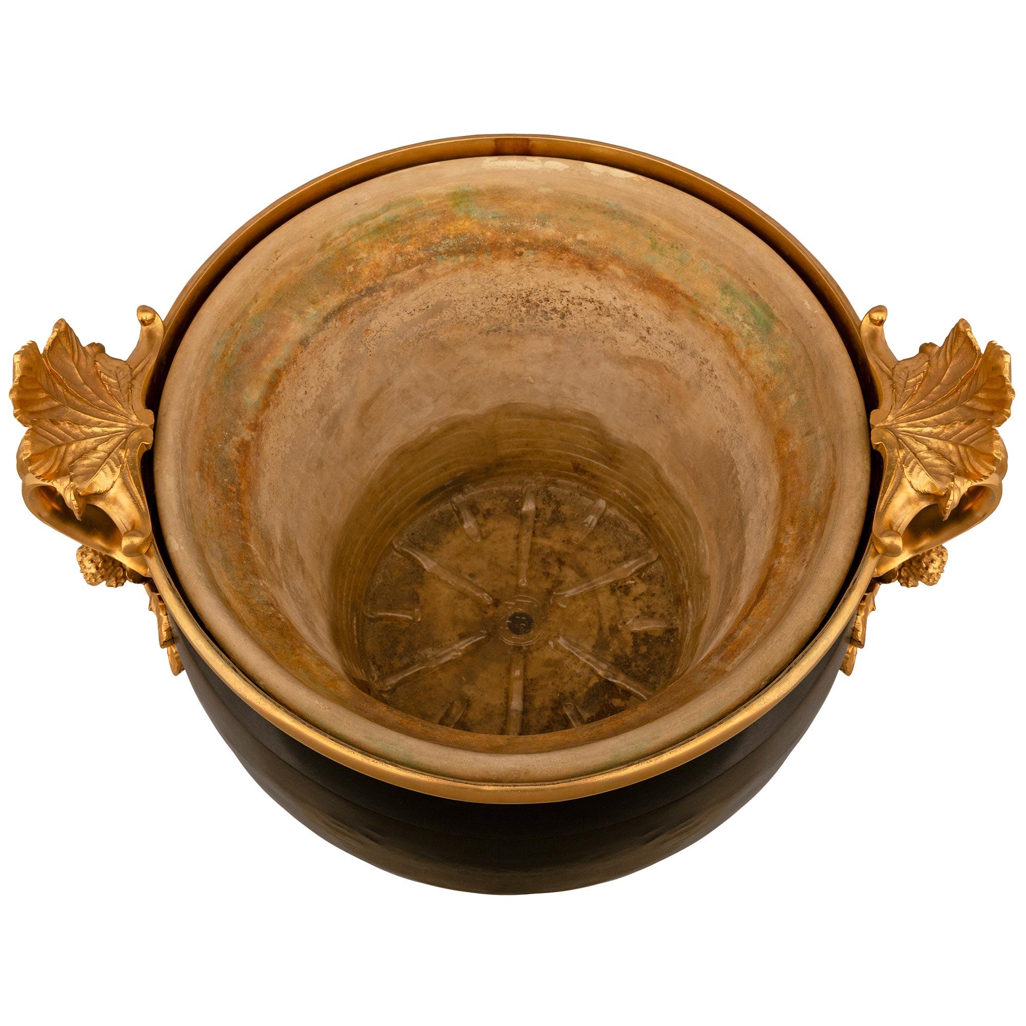 Jardinière francese del XIX secolo in stile Luigi XVI con ormolatura e bronzo patinato in vendita 1