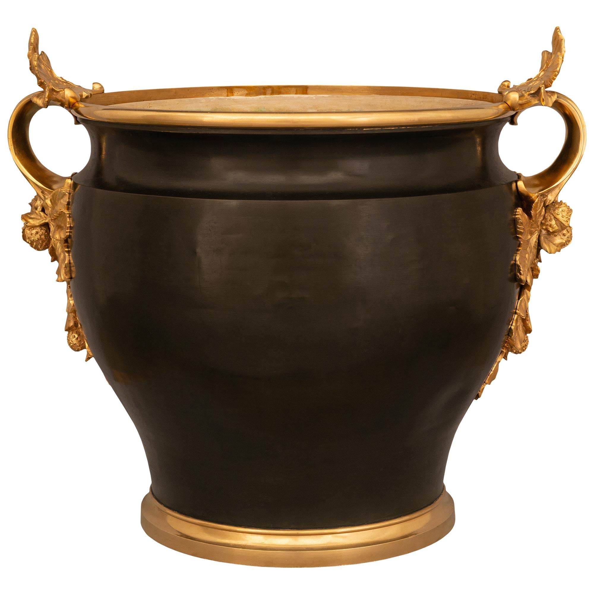 Jardinière francese del XIX secolo in stile Luigi XVI con ormolatura e bronzo patinato in vendita 2