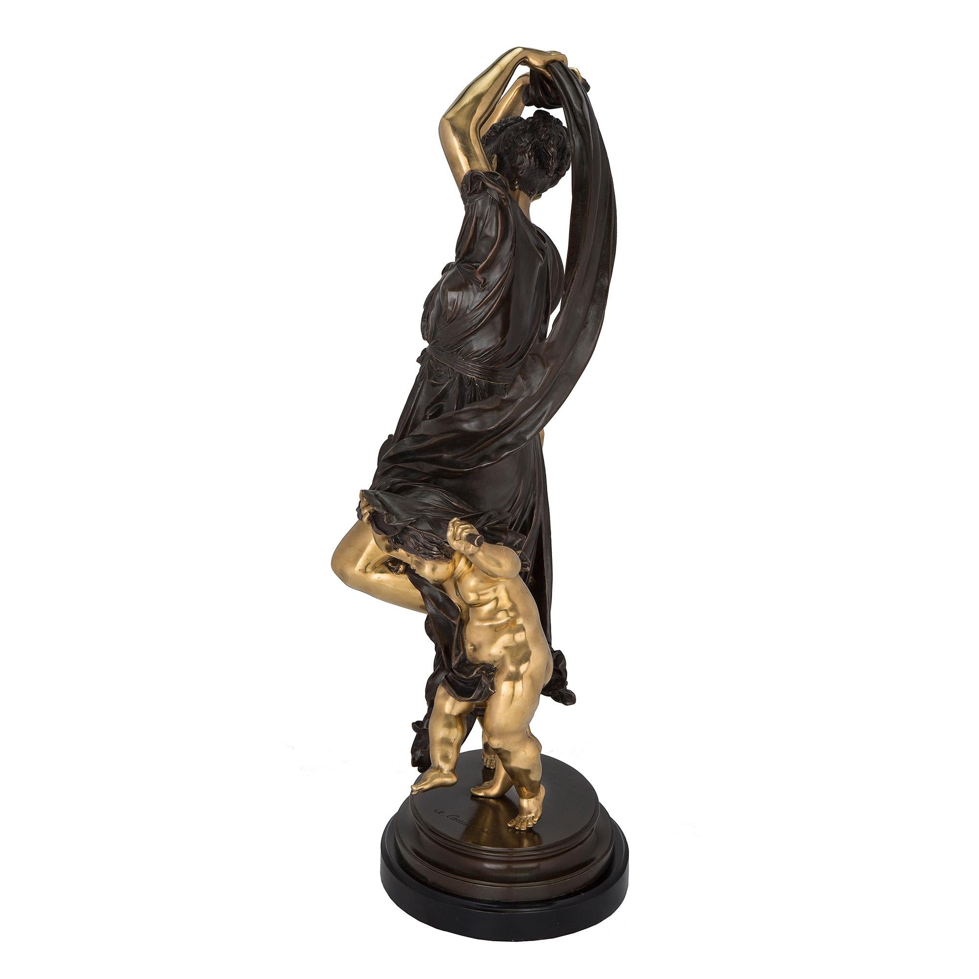 Français Statue française du 19ème siècle, style Louis XVI, en bronze patiné et ormolu en vente