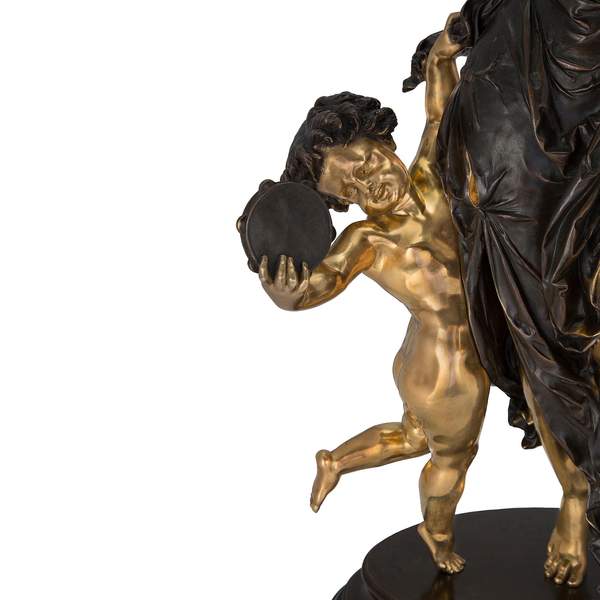 XIXe siècle Statue française du 19ème siècle, style Louis XVI, en bronze patiné et ormolu en vente