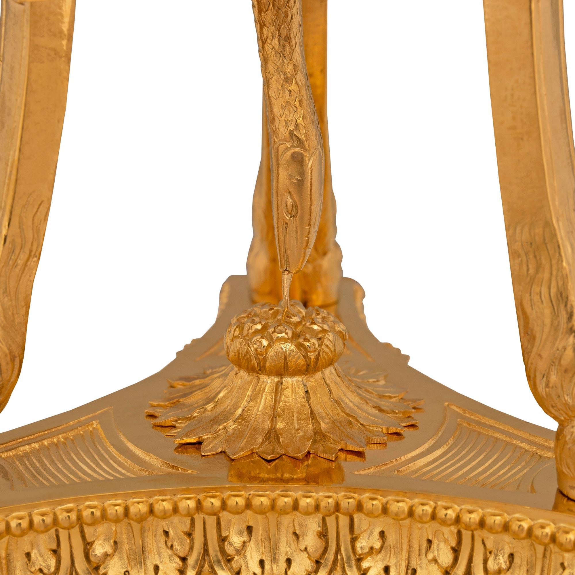 Lampe française du 19ème siècle de style Louis XVI en bronze doré et porphyre, attribuée à Sormani en vente 2