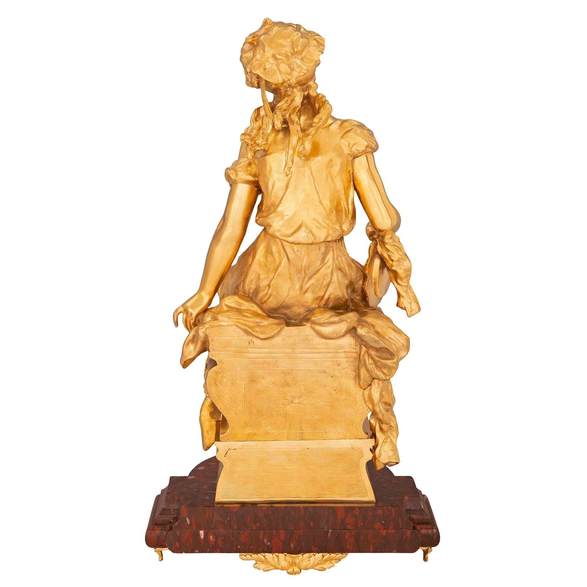 Statue aus Goldbronze und rotem Griotte-Marmor im Louis-XVI-Stil des 19. Jahrhunderts (Französisch) im Angebot