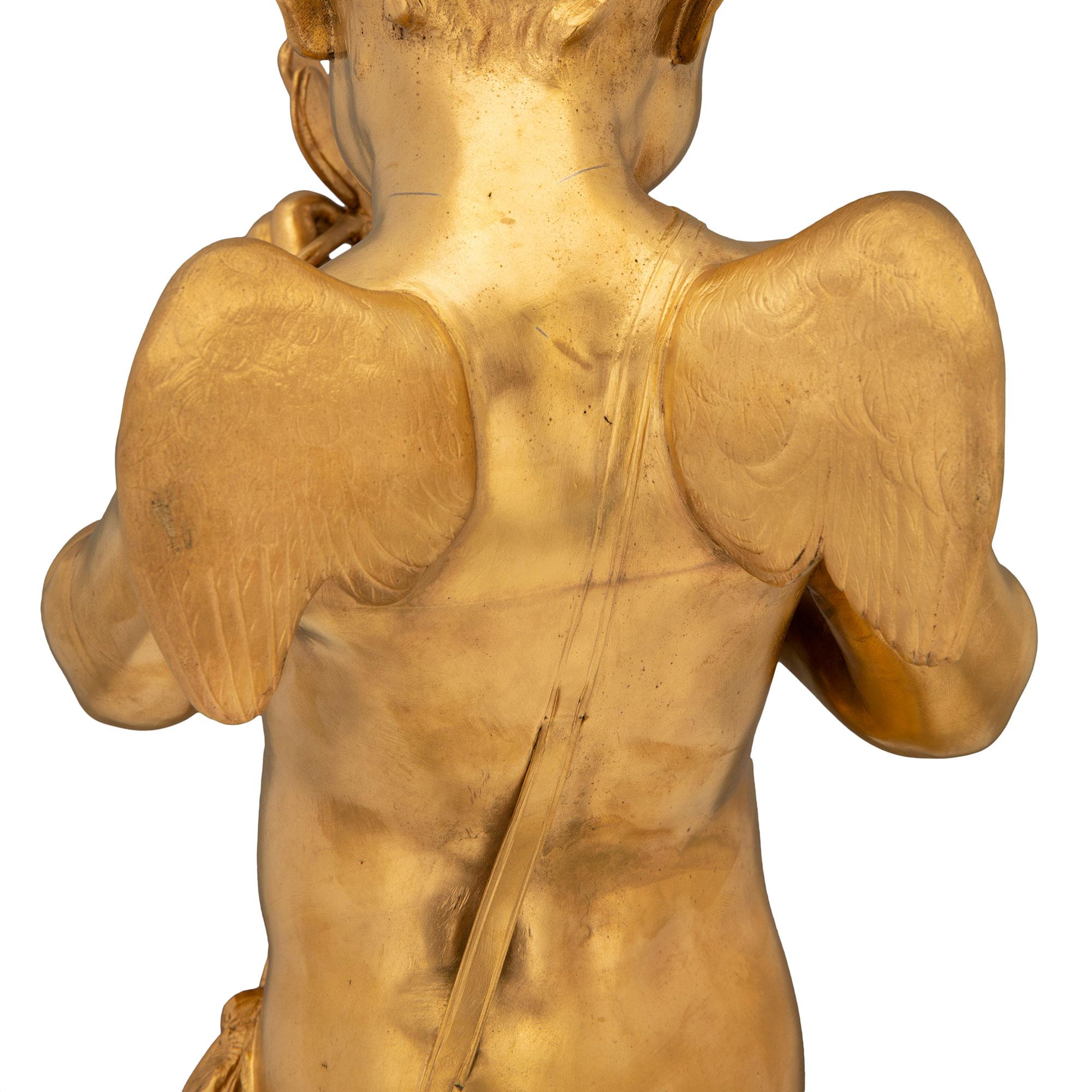 Statue aus Goldbronze und Rouge Griotte-Marmor im Louis-XVI-Stil des 19. Jahrhunderts im Angebot 2