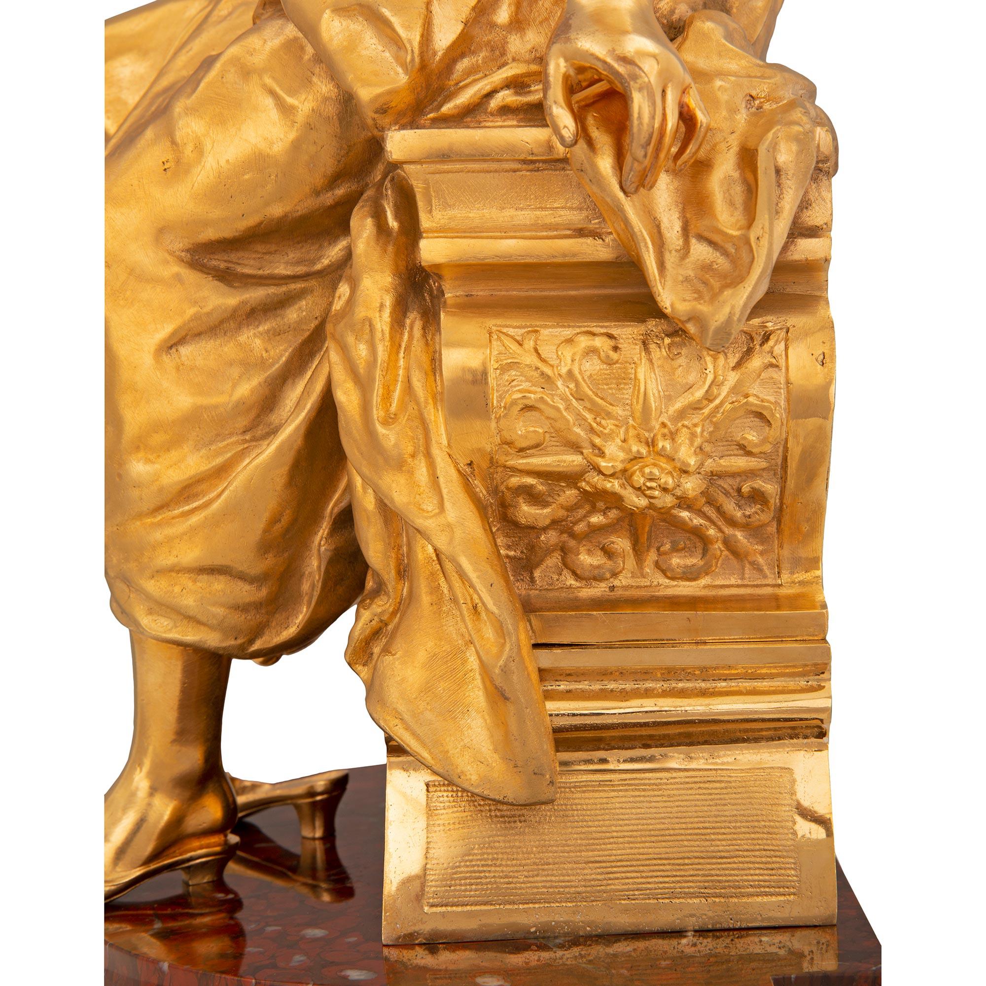 Statue aus Goldbronze und rotem Griotte-Marmor im Louis-XVI-Stil des 19. Jahrhunderts im Angebot 2