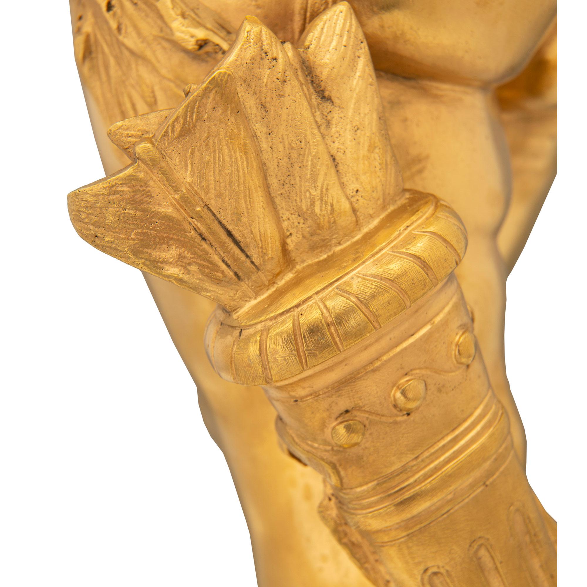 Statua francese del XIX secolo in marmo ormolu e Rouge Griotte di San Luigi XVI in vendita 4