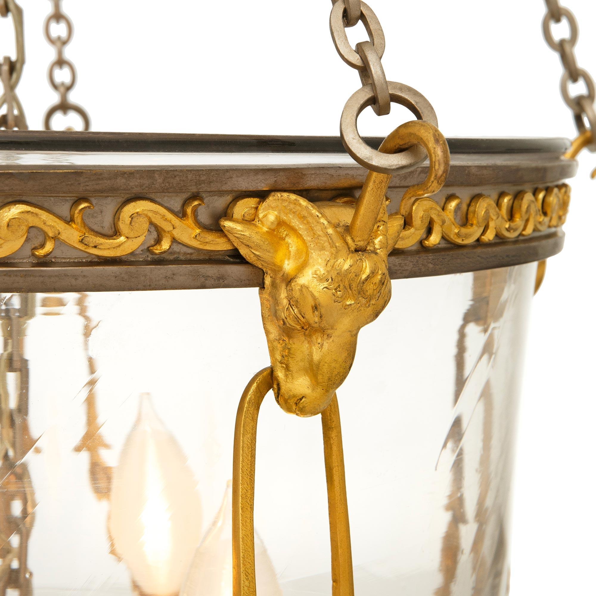 Linterna francesa del siglo XIX, estilo Luis XVI, de ormolu y acero en venta 1