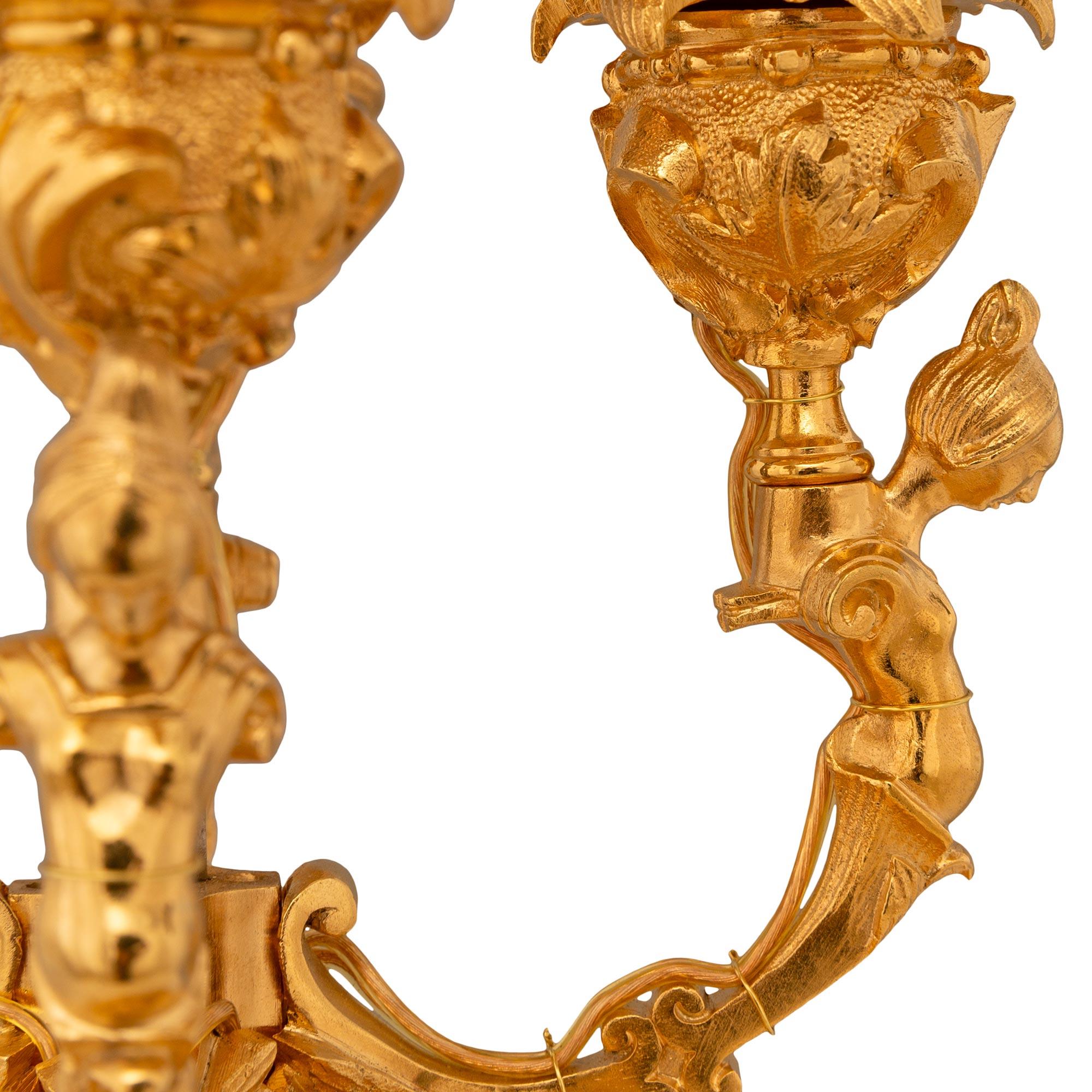 Lámpara francesa del siglo XIX de Ormolu y Tole Bouillotte de estilo Luis XVI en venta 2