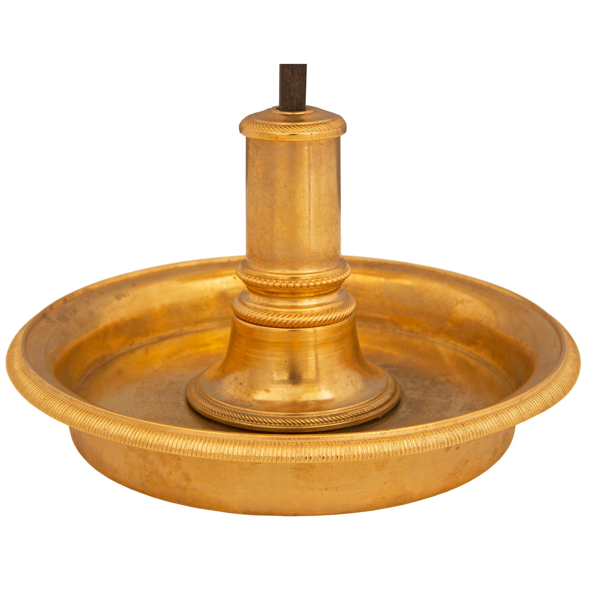 Lampada Bouillotte francese del XIX secolo in stile Luigi XVI con ormolu e tole in vendita 3