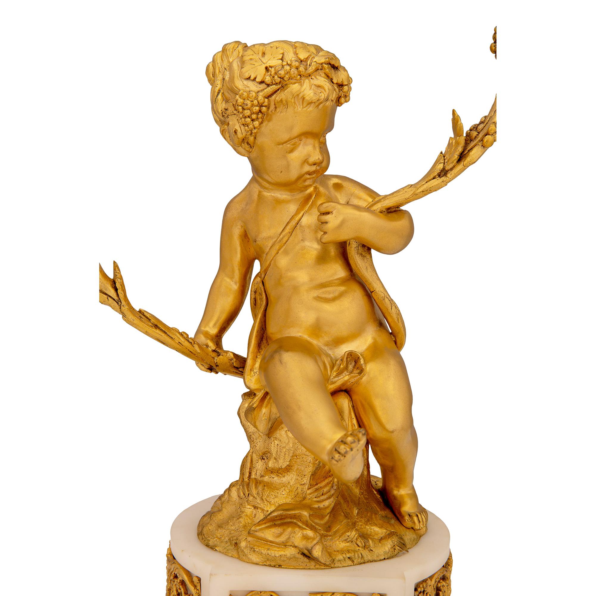 XIXe siècle Candélabre français du 19ème siècle de style Louis XVI en bronze doré et marbre de Carrare blanc en vente