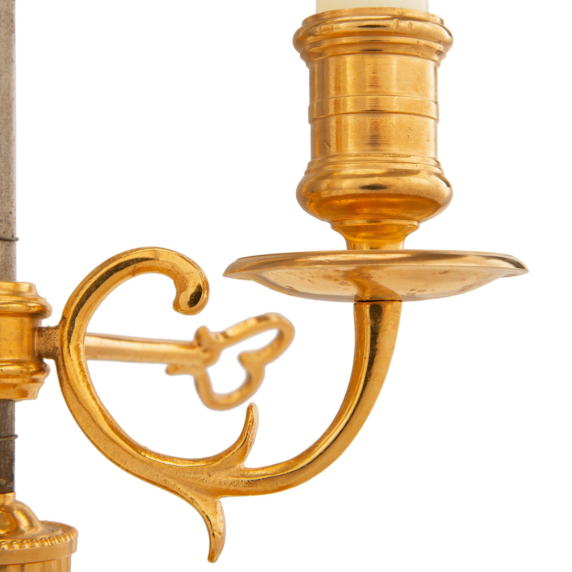 Französische Bouillotte-Lampe aus Goldbronze im Louis-XVI-Stil des 19. Jahrhunderts (Louis XVI.) im Angebot