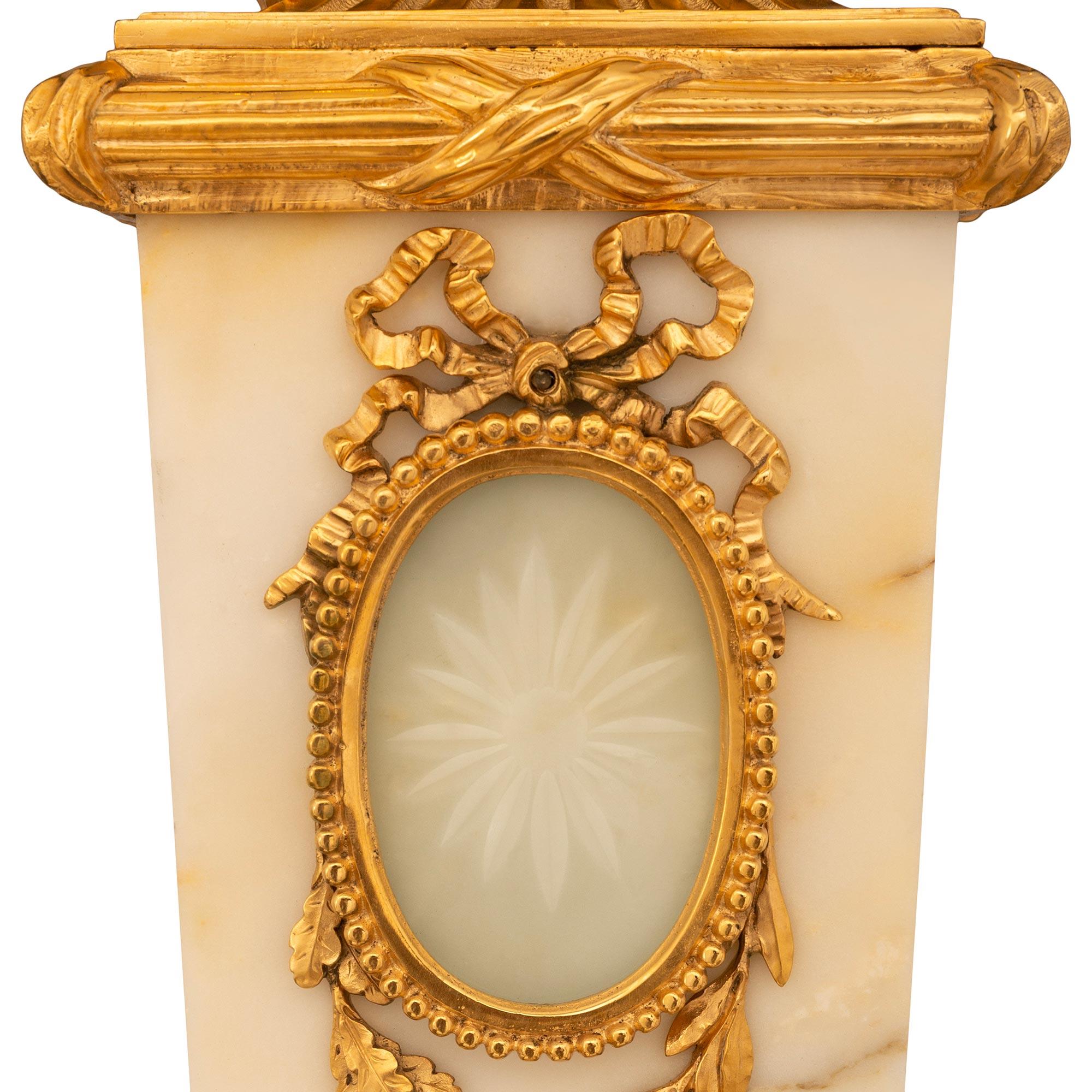 Lampadaire français du XIXe siècle de style Louis XVI en bronze, bronze doré, cristal et marbre en vente 2