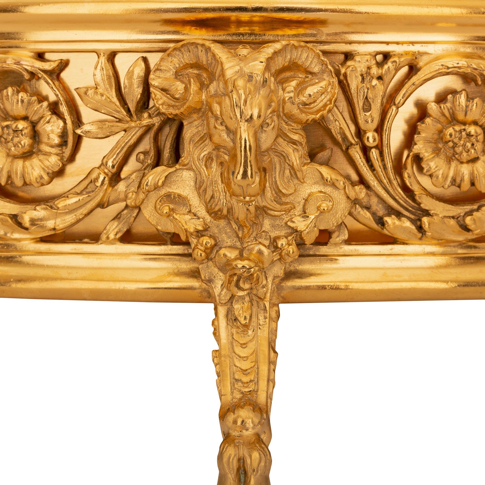 Centre de table français du 19ème siècle de style Louis XVI en bronze doré de la Maison Cardeilhac Bon état - En vente à West Palm Beach, FL