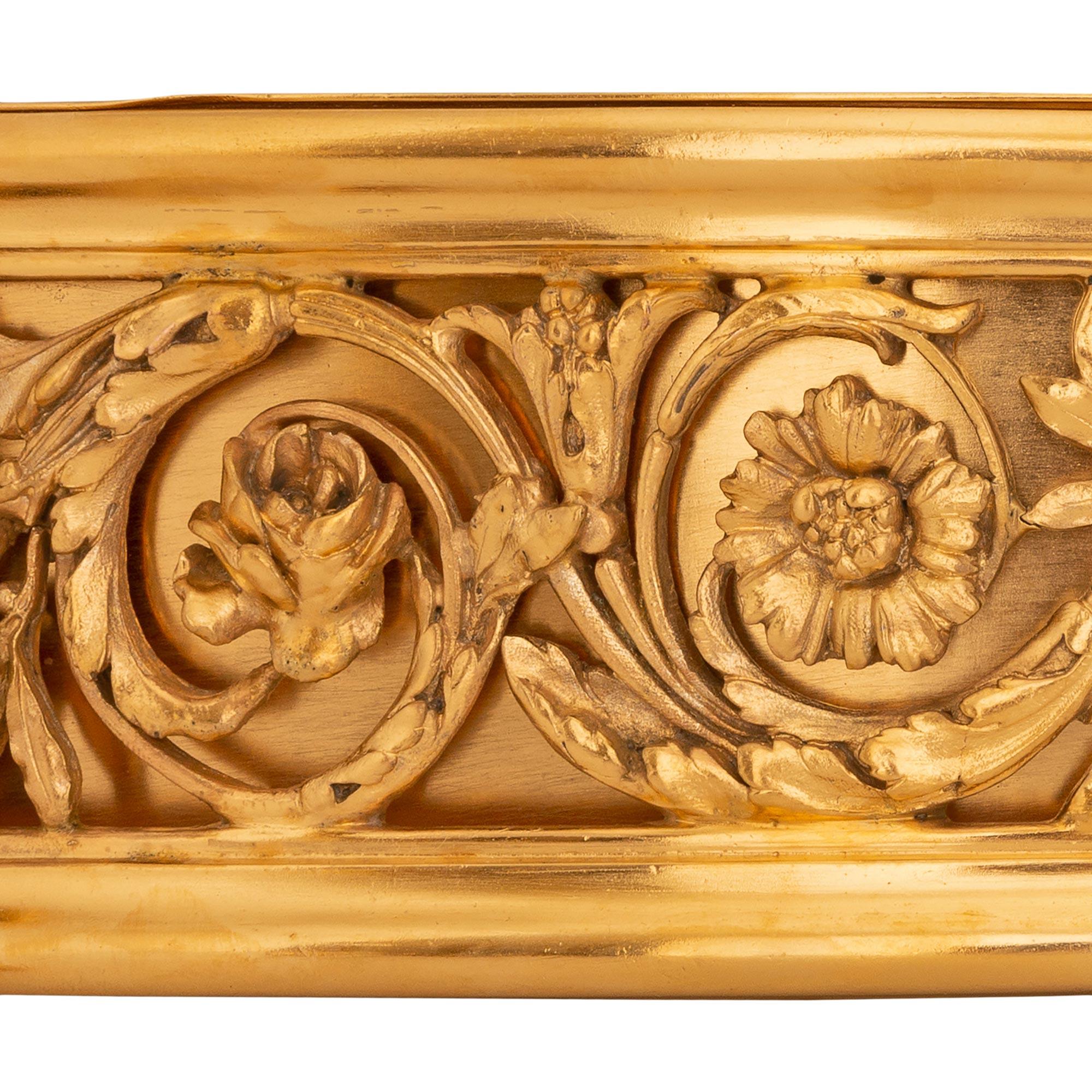 Bronze doré Centre de table français du 19ème siècle de style Louis XVI en bronze doré de la Maison Cardeilhac en vente