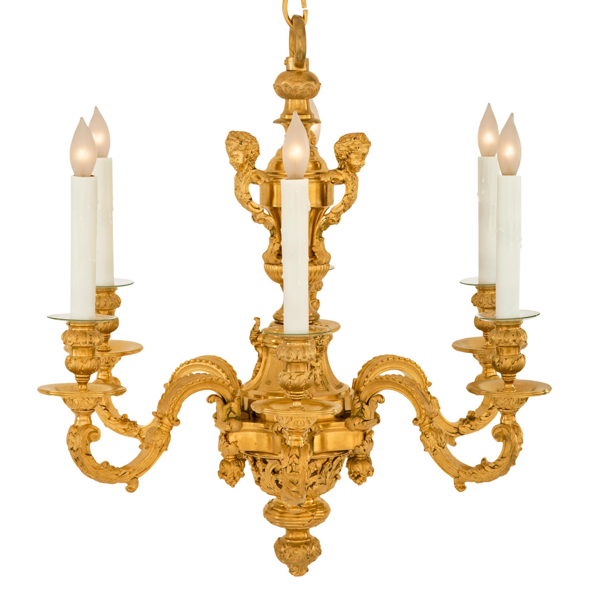 Kronleuchter aus Goldbronze im Louis-XVI-Stil des 19. Jahrhunderts, Frankreich (Louis XVI.) im Angebot