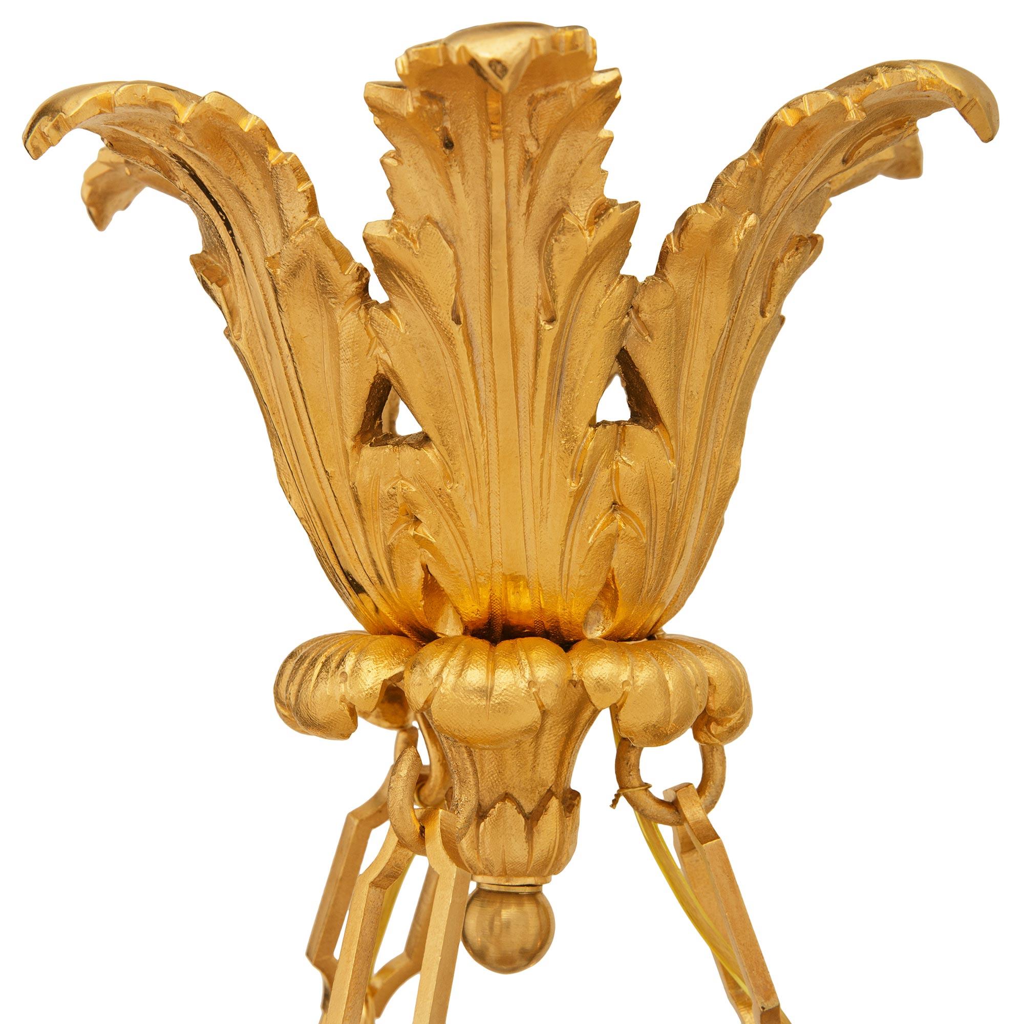 Lampadario francese del XIX secolo in stile Luigi XVI in ormolu In condizioni buone in vendita a West Palm Beach, FL