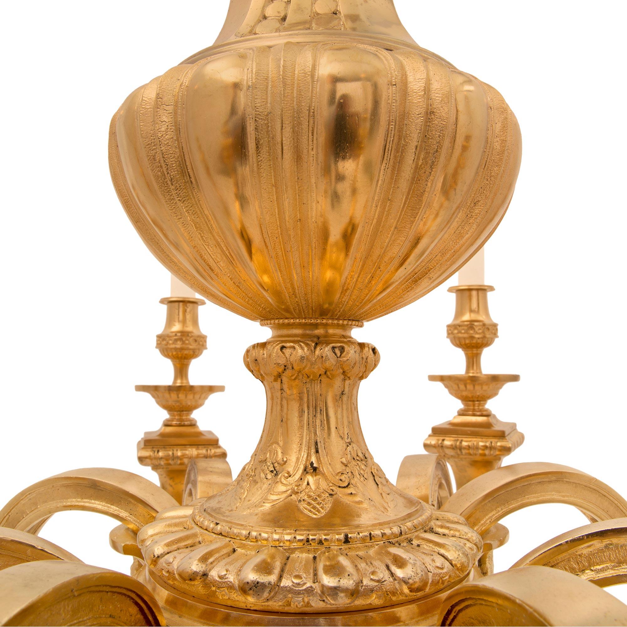 Bronze doré Lustre français du XIXe siècle, style Louis XVI, en bronze doré en vente