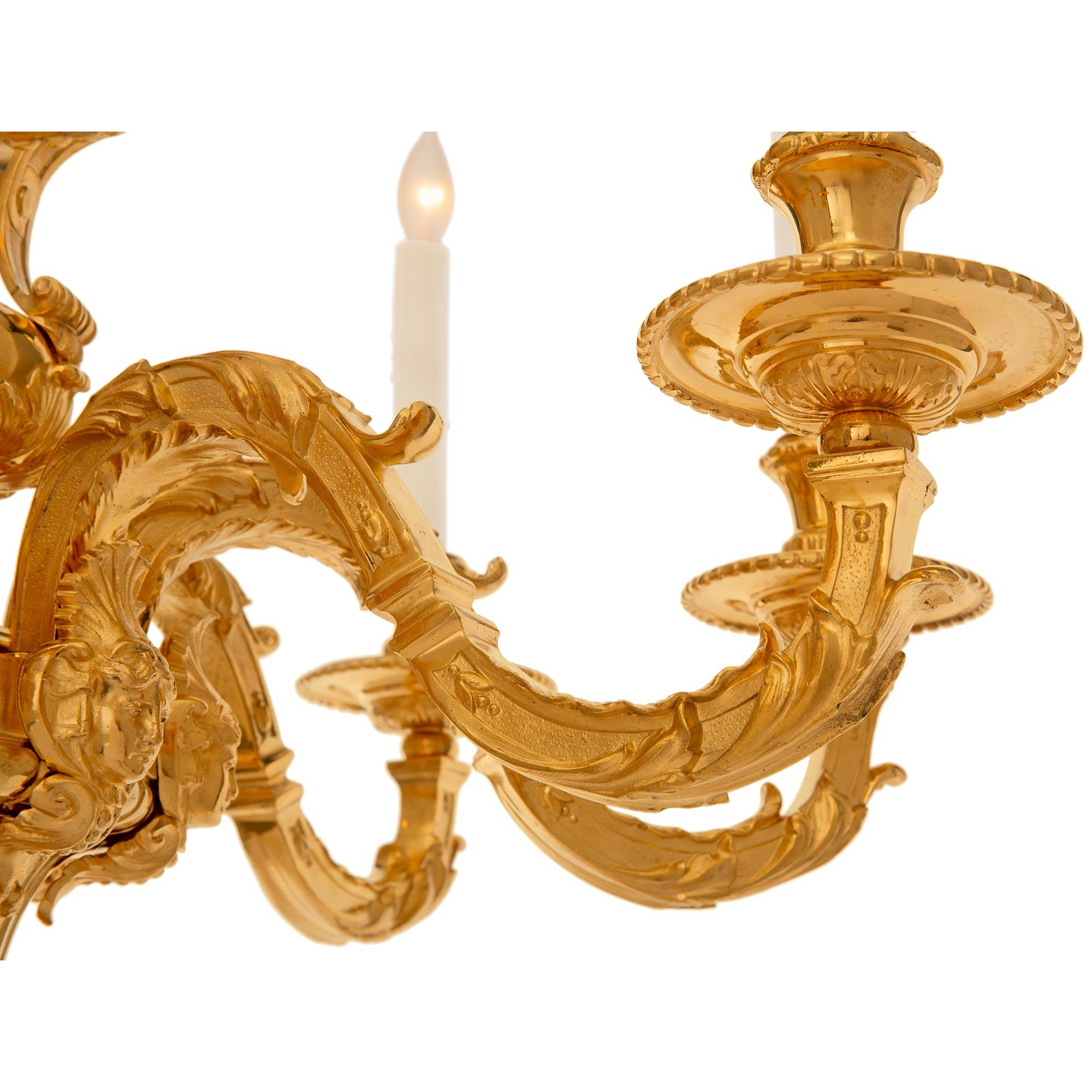 Französisch 19. Jahrhundert Louis XVI St. Ormolu Kronleuchter (Goldbronze) im Angebot