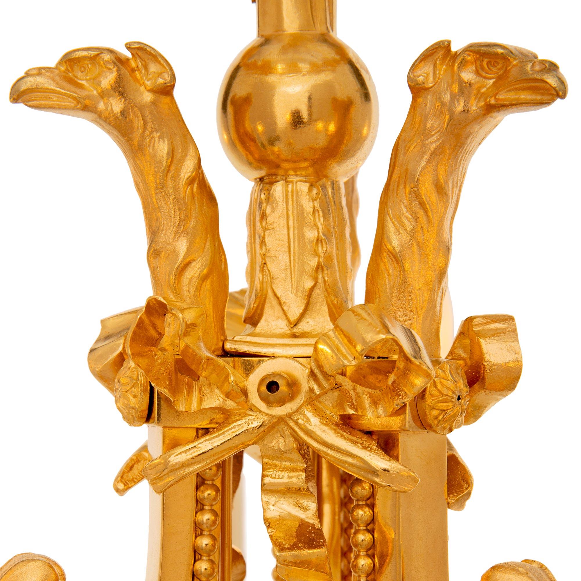 Similoro Lampadario francese del XIX secolo in stile Luigi XVI in ormolu in vendita