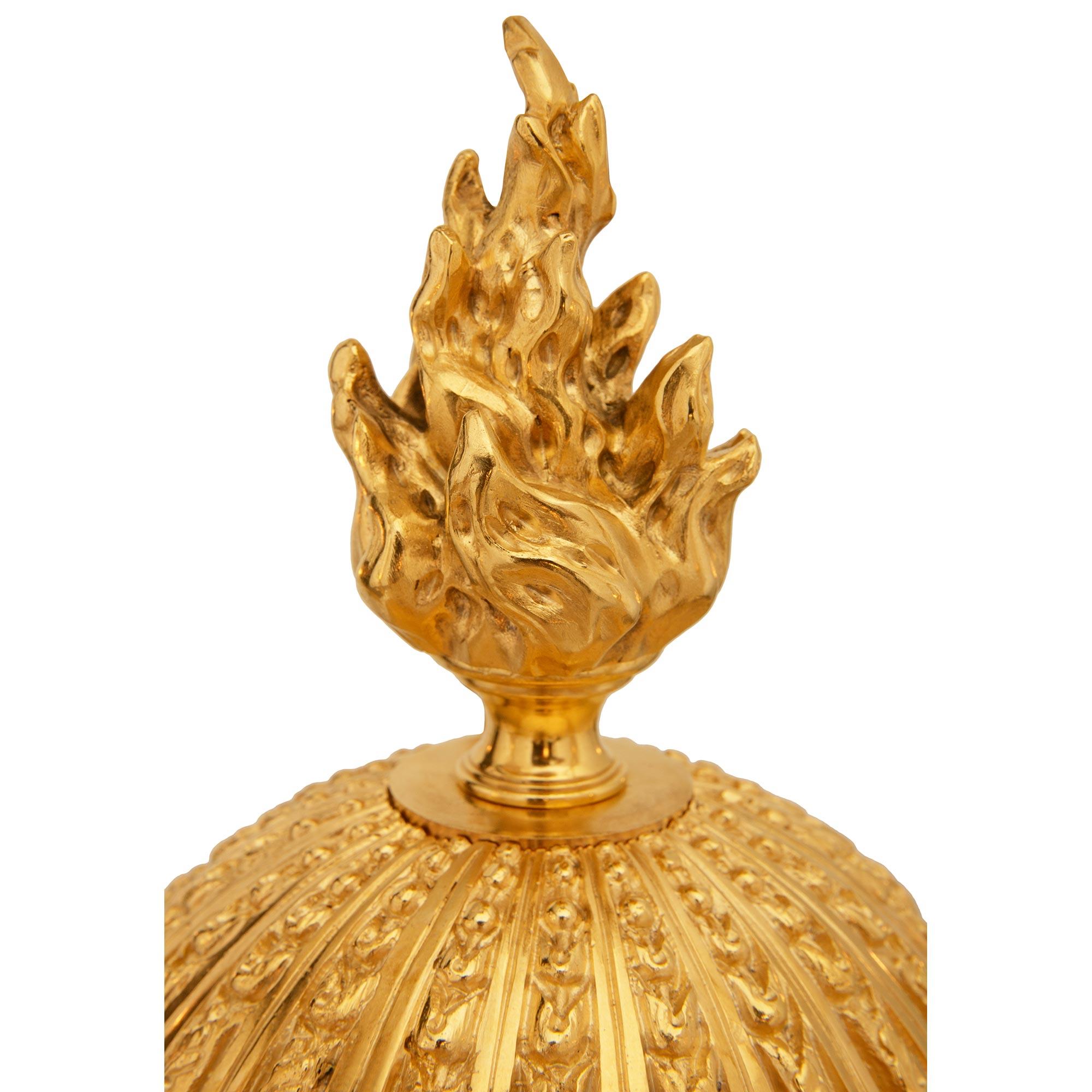 Similoro Lampadario francese del XIX secolo in stile Luigi XVI in ormolu in vendita