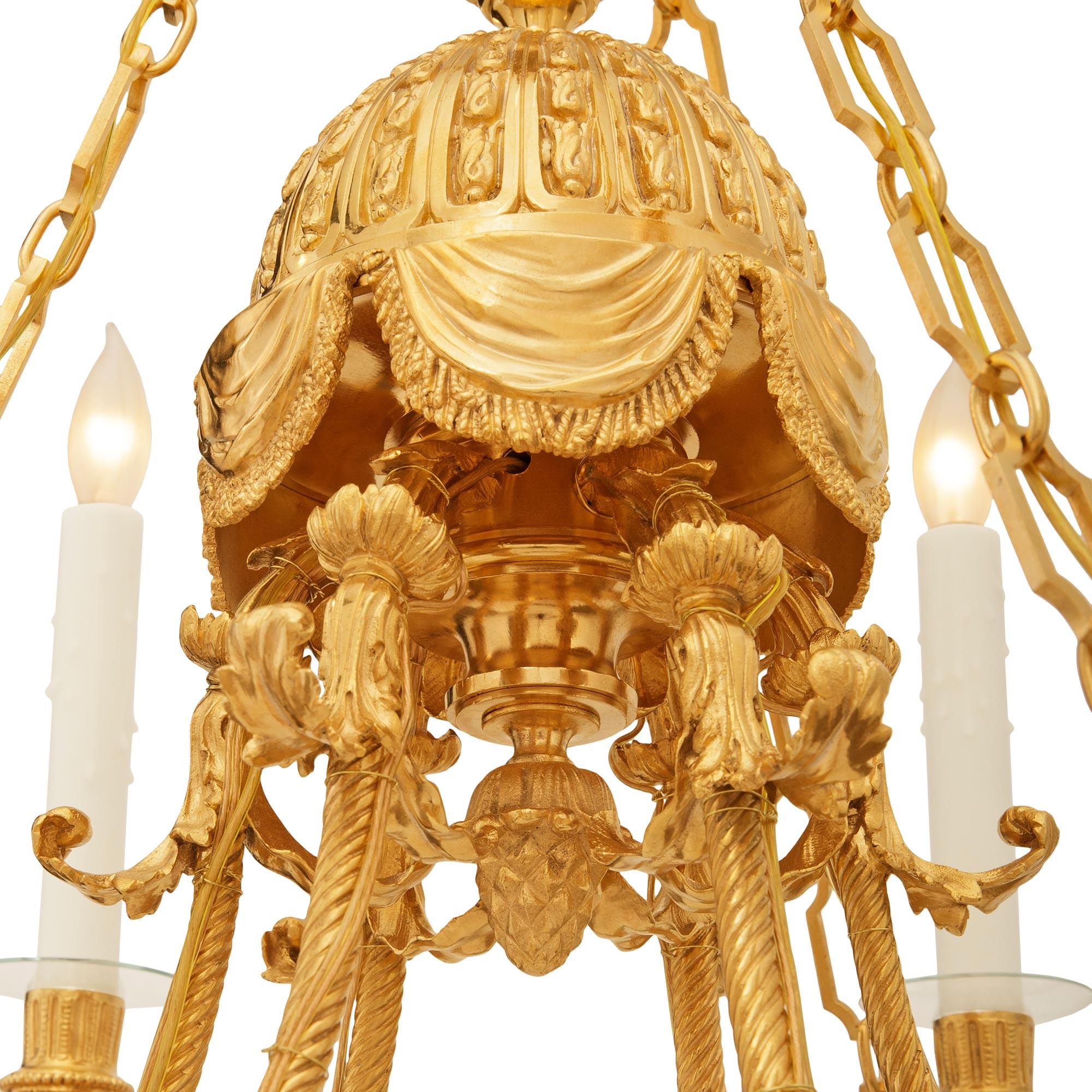 Lampadario francese del XIX secolo in stile Luigi XVI in ormolu in vendita 1