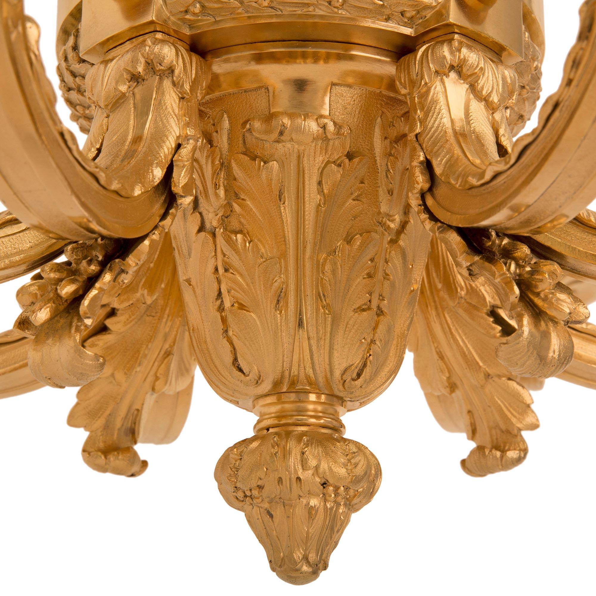 Lustre français du XIXe siècle, style Louis XVI, en bronze doré en vente 2