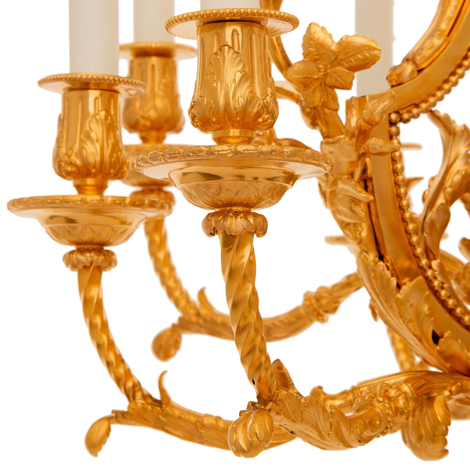 Lampadario francese del XIX secolo in stile Luigi XVI in ormolu in vendita 2