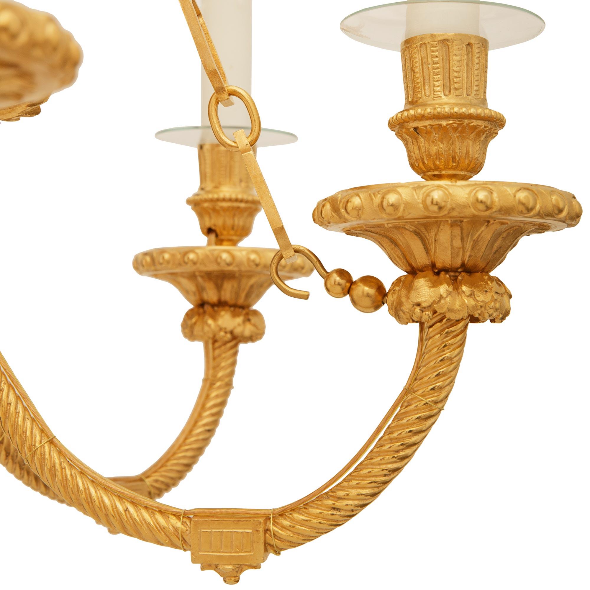 Lampadario francese del XIX secolo in stile Luigi XVI in ormolu in vendita 2