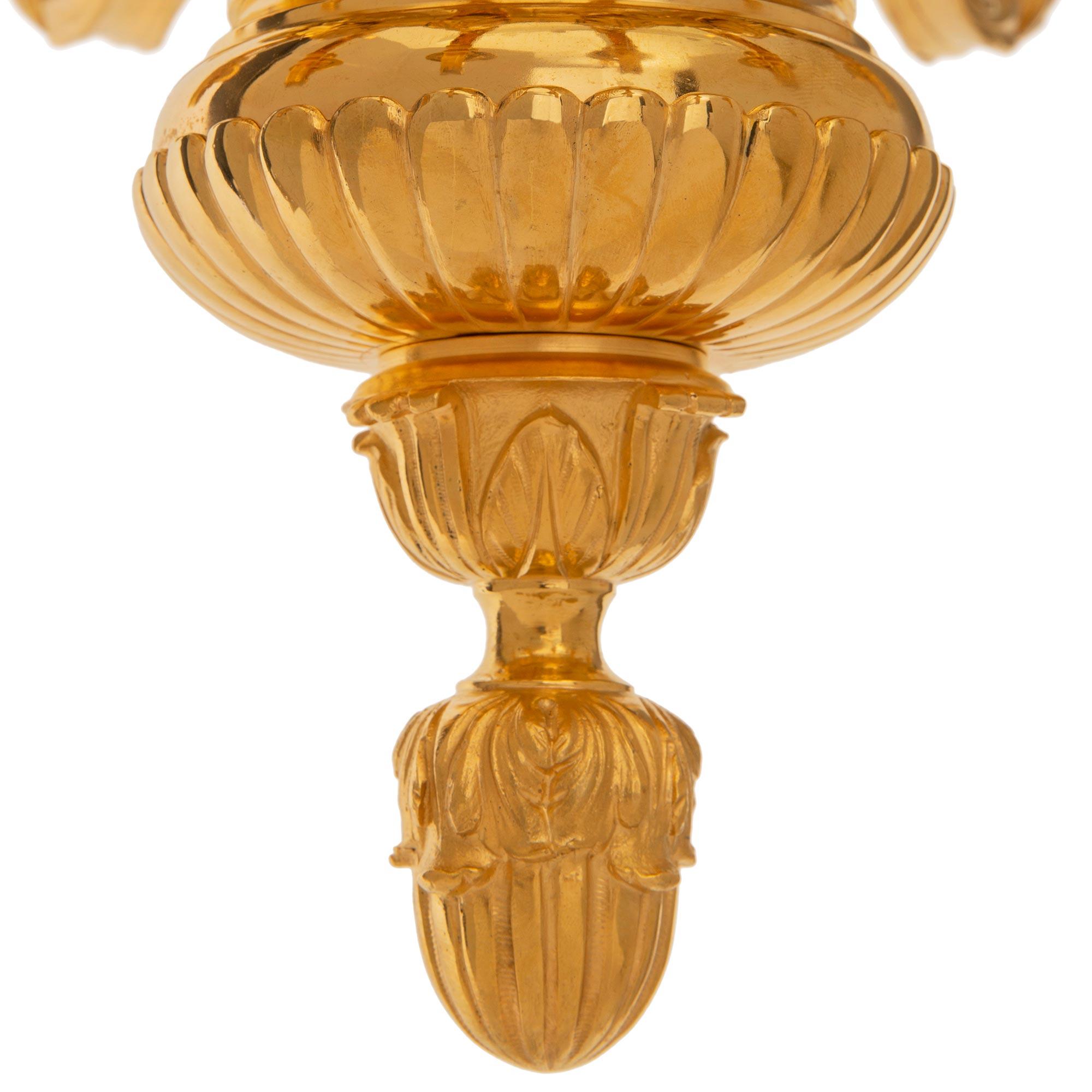 Lampadario francese del XIX secolo in stile Luigi XVI in Ormolu in vendita 3