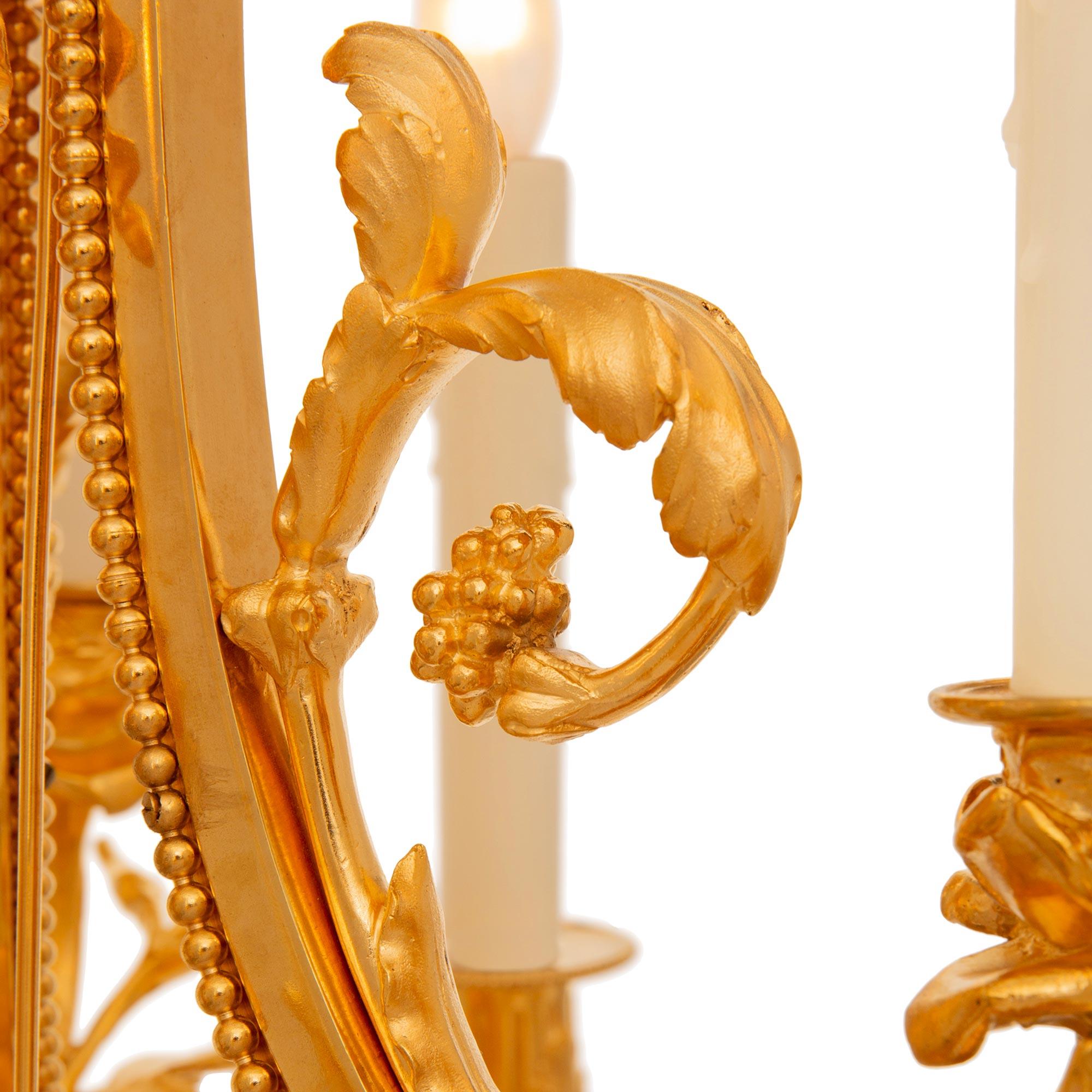 Lampadario francese del XIX secolo in stile Luigi XVI in ormolu in vendita 3