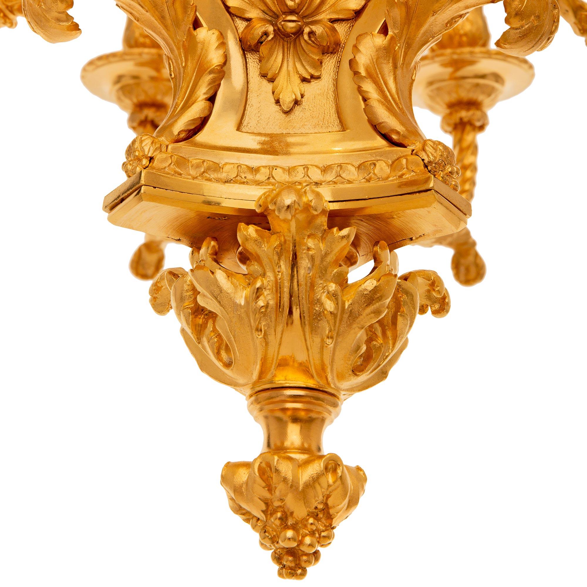 Lampadario francese del XIX secolo in stile Luigi XVI in ormolu in vendita 4