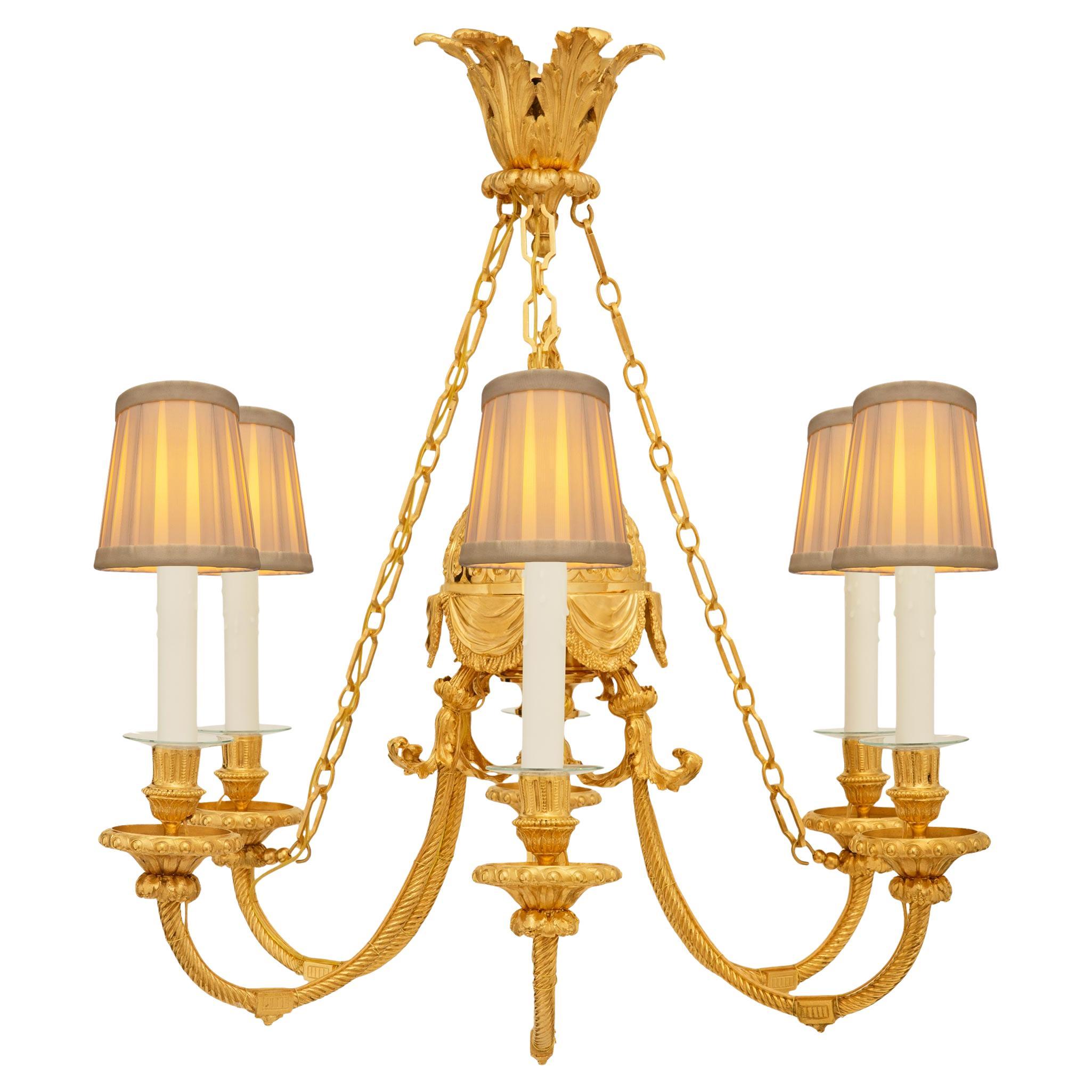 Lampadario francese del XIX secolo in stile Luigi XVI in ormolu
